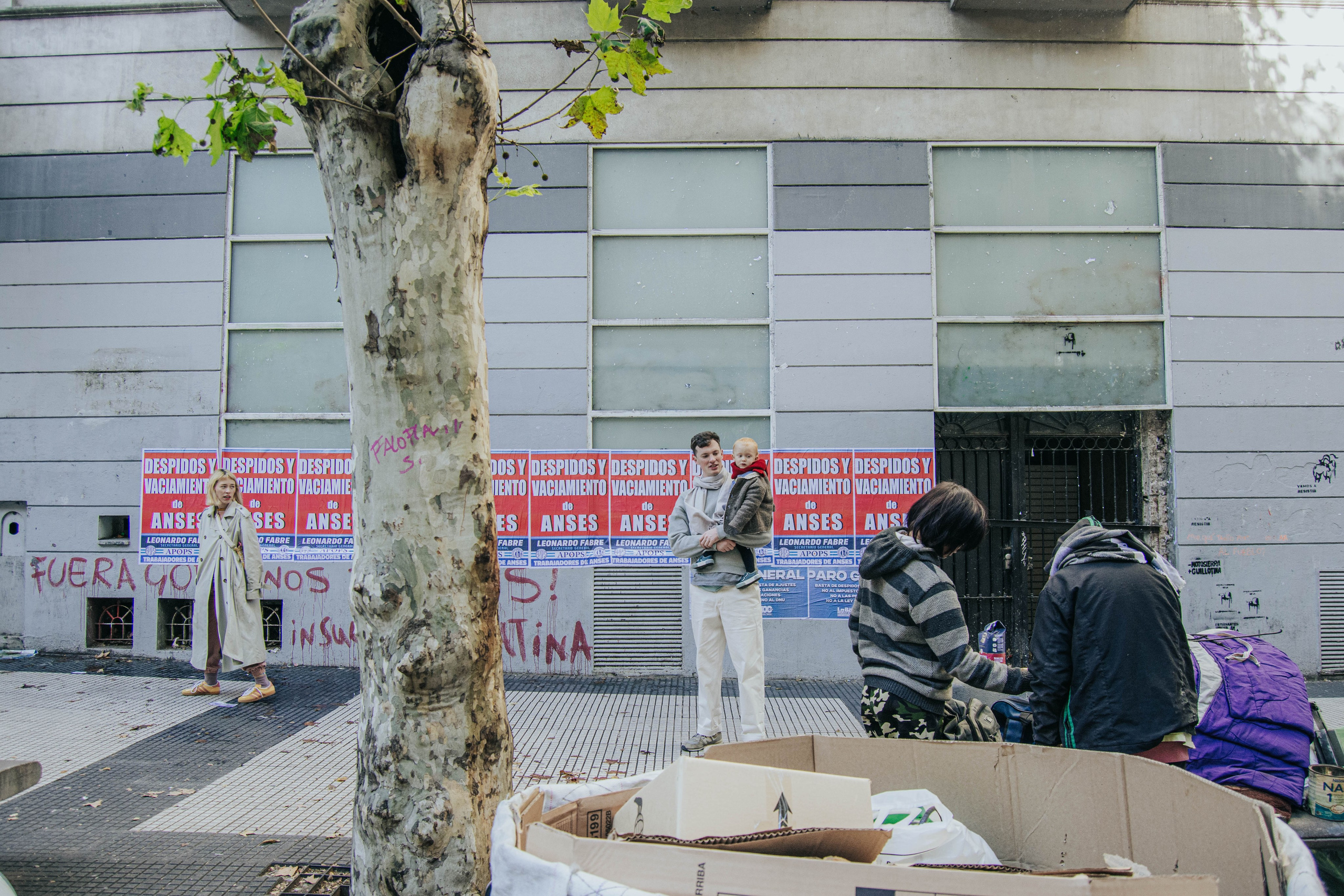 Family photo shoot. Buenos Aires. Photographer @elmirkami in the city of Buenos Aires
