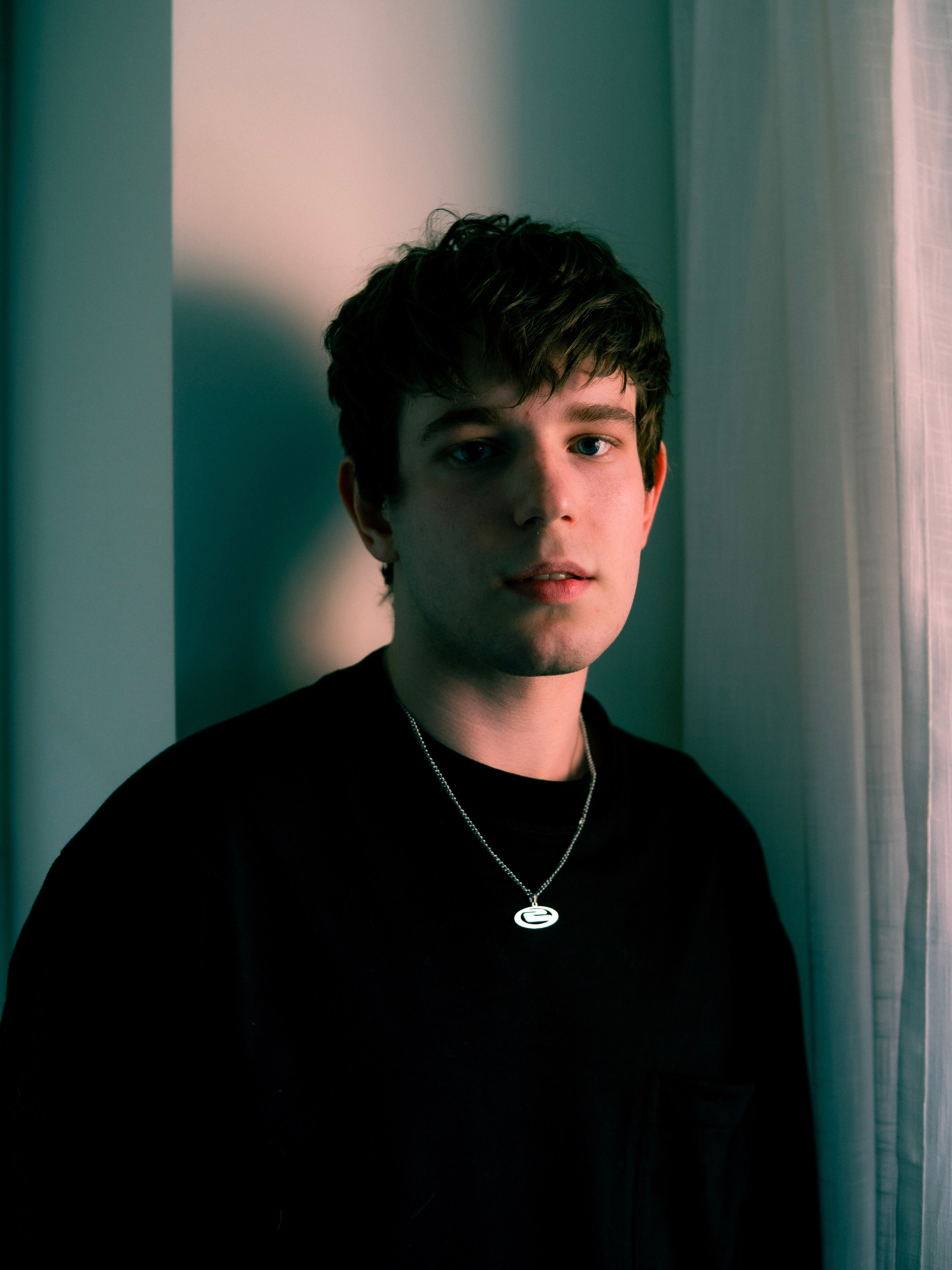 Kaamera ühel või teisel küljel. Meeste ja naiste fotograaf Tallinnas Anna Sipari