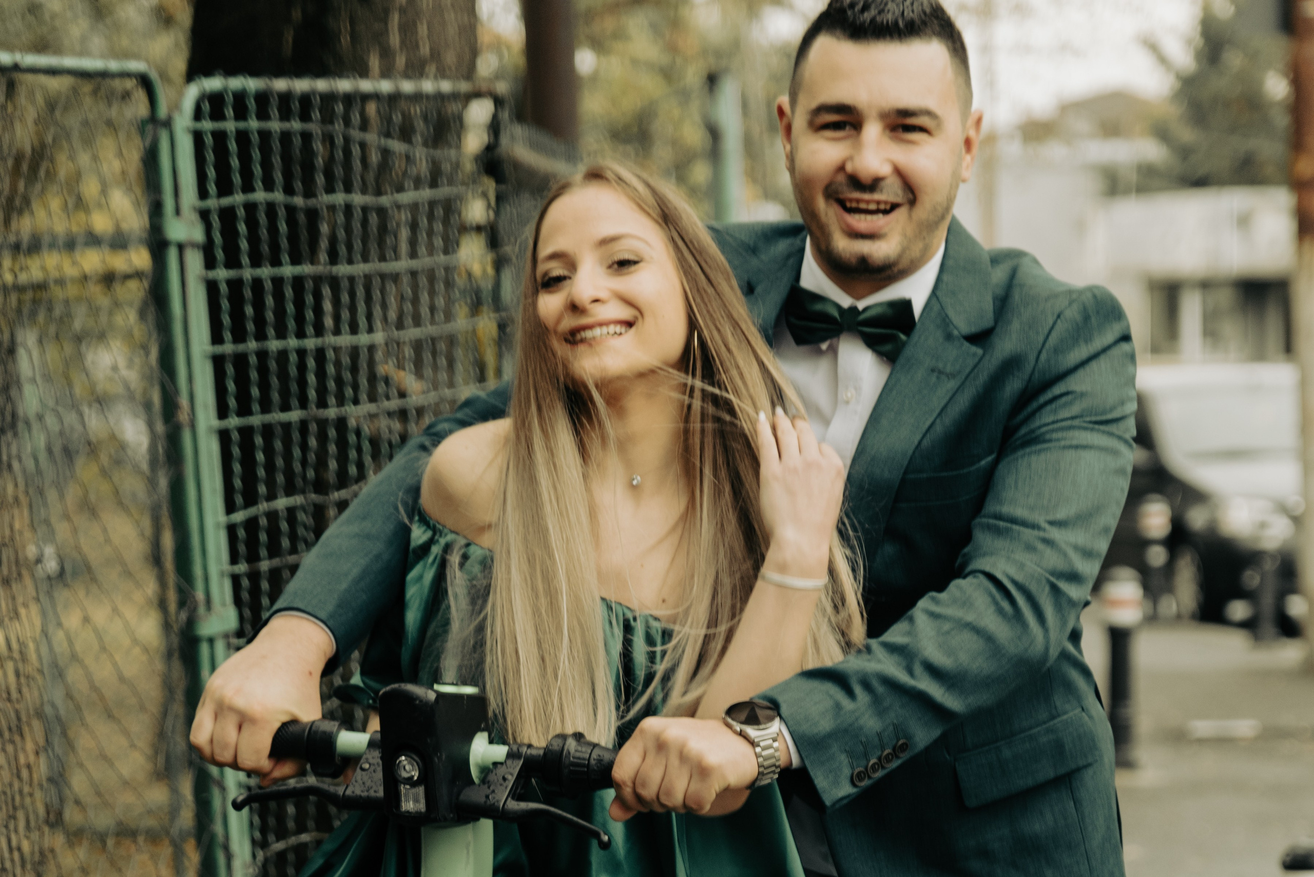 Wedding photo shoot, Bucharest wedding photographer, wedding photos at Cutitul de Argint Park