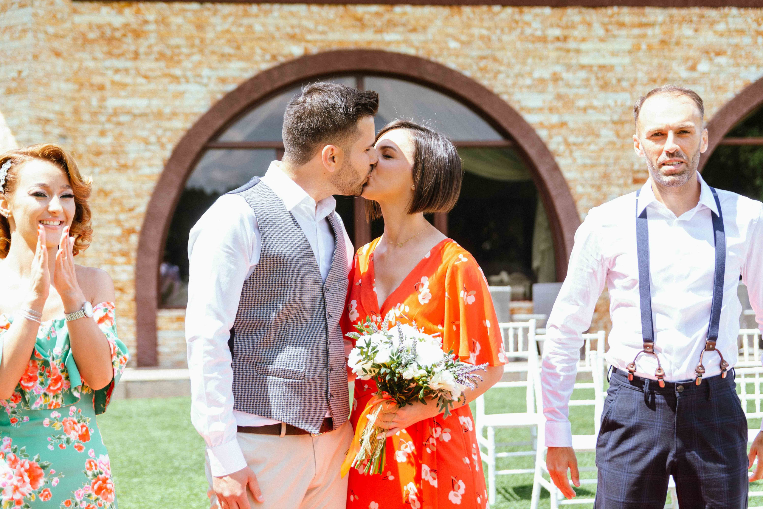 Cununie civila, fotograf cununie civila bucuresti, fotograf stare civila, cununie pe malul lacului Cernica, fotografii de la cununie, fotograf de nunta Cernica, Colonial Club Cernica, fotografii nunta de la starea civila, pozing mireasa, obiceiuri, fotografie profesionala nunta