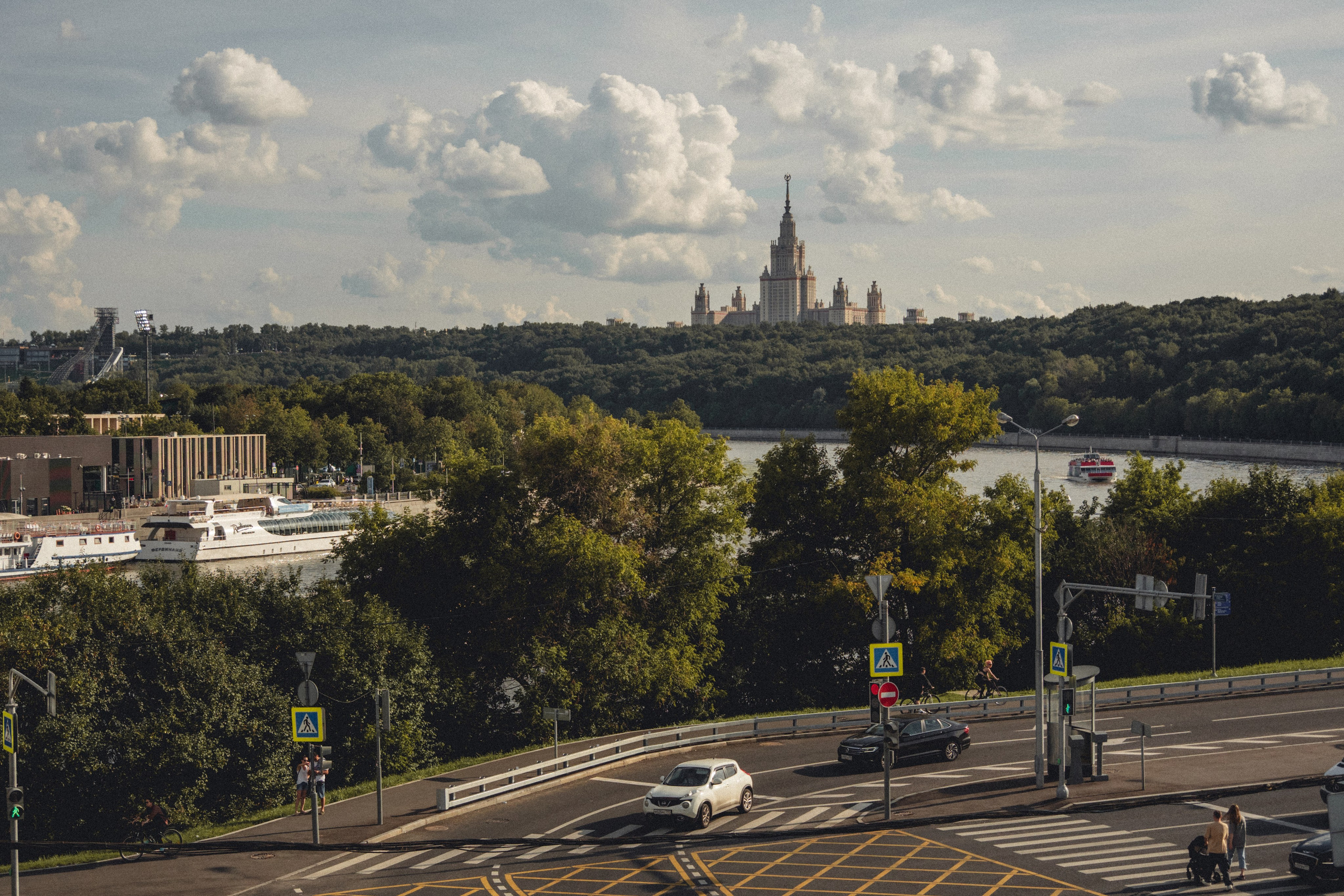 Воробьевы Горы. Photographe sur Cote d’Azur. Portraits de familles, couples, enfants, événements