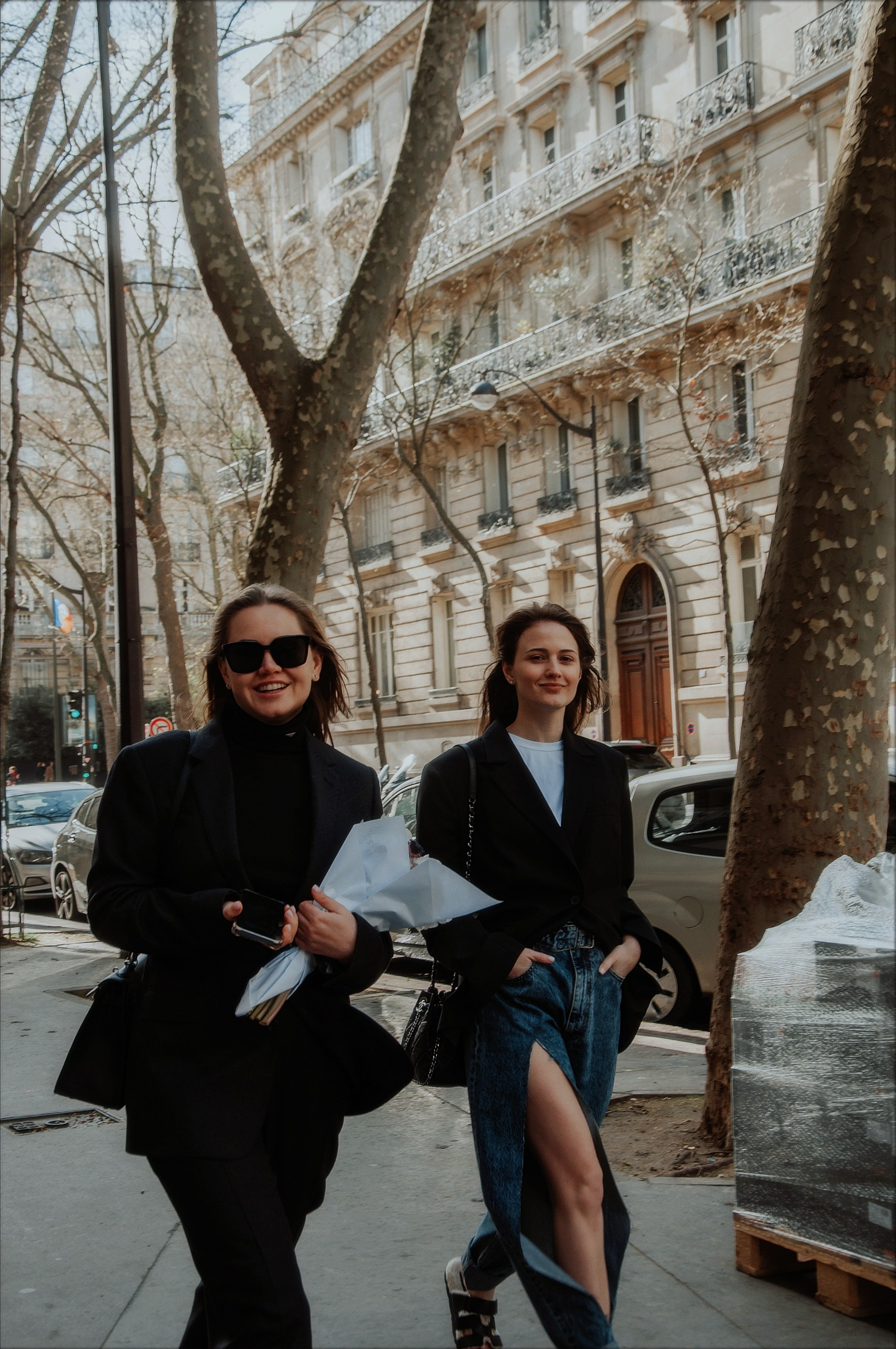 Фотосессия подруг у Эйфелевой башни. Фотограф в Париже Полина Осипова