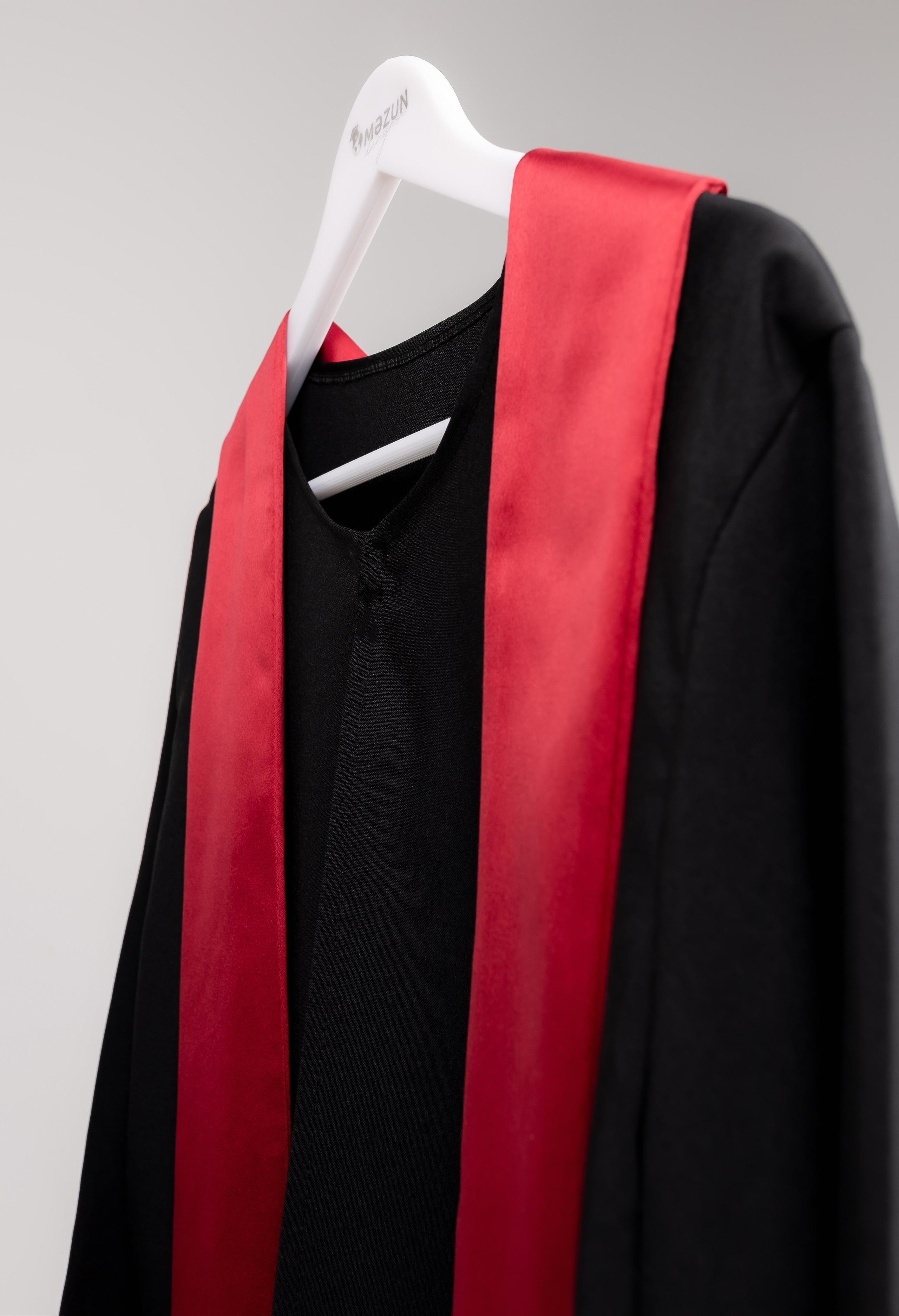 Premium mezun xalati, qara mezun geyimi, ag mezun libasi, qirmizi sarfli mezun paltari, mezun aksesuarlar, mezun papaqlari, mezun lentleri, mezun hediyyeleri, mezun fotosessiya geyimleri, mezun cekilisi ucun geyimler, mezun tedbirleri ucun aksesuarlar, mezun geyimlerinin icare ve satisi, premium mezun libaslari, mezun geyimleri online sifaris, mezun geyimleri Bakida, mezun geyimleri qiymetleri, mezun geyimleri modelleri, Mezun cekilisi, mezun fotosessiyasi, mezun cekilisi ucun geyimler, mezun mantiyasi cekilisi, mezun fotosessiya ideyalari, mezun gunu fotosessiya, mezun xatireleri, mezun papaqlari ile fotosessiya, mezun lentleri ile cekilis, ferdi mezun fotosessiyasi, qrup mezun cekilisi, mezun fotosessiya mekani, mezun ucun ideal cekilis fonlari, mezun fotosessiya aksesuarlari, mezun albomu sekilleri, mezun cekilisi poza ideyalari, universitet mezun fotosessiyasi, kollektiv mezun fotosessiyasi, mezun xalatlari ile cekilis, mezun mantiyasi fotosessiyasi, mezun geyimleri ile professional cekilis, mezun tebrik fotosessiyasi, en yeni mezun cekilis trendləri, mezun fotosessiya xidmetleri, premium mezun cekilisi, mezun cekilisi ucun dekorlar, mezun fotosessiyasi aksesuarlar, mezun gunu en gozel fotolar, mezun cekilisi fotostudiya, bakida mezun fotosessiyasi, xaricde mezun cekilisi, mezun gunune ozel cekilis,Məzun mantiyaları, eksklüziv məzun geyimləri, ağ və qara məzun libasları, məzun üçün xüsusi şarf modelləri, məzun papağı və aksesuarları, fərdi dizayn məzun geyimləri, məzun tədbiri üçün ən yaxşı seçimlər, məzun fotosessiyası üçün ideal libaslar, məzun mərasimi geyimləri, keyfiyyətli məzun mantiyası, rahat və şık məzun geyimləri, məzun üçün lent və tac modelləri, məzun simvolik medalları, icarəyə verilən məzun libasları, məzun geyimlərinin sərfəli qiymətləri, onlayn məzun geyimi sifarişi, məzun paltarı mağazası, dəbli məzun geyimləri, premium məzun mantiyalarının satışı, universitet məzunları üçün mantiyalar, kollektiv məzun geyimləri, məktəb məzunları üçün geyimlər, diplom mərasimi üçün geyimlər, fərqli rəngdə məzun libasları, ən yeni məzun geyimləri, rahat və premium məzun geyimi seçimləri, Bakıda məzun geyimi mağazası, məzun üçün ən yaxşı libaslar, məzun dünyası, mezun dunyasi, mezun geyimleri