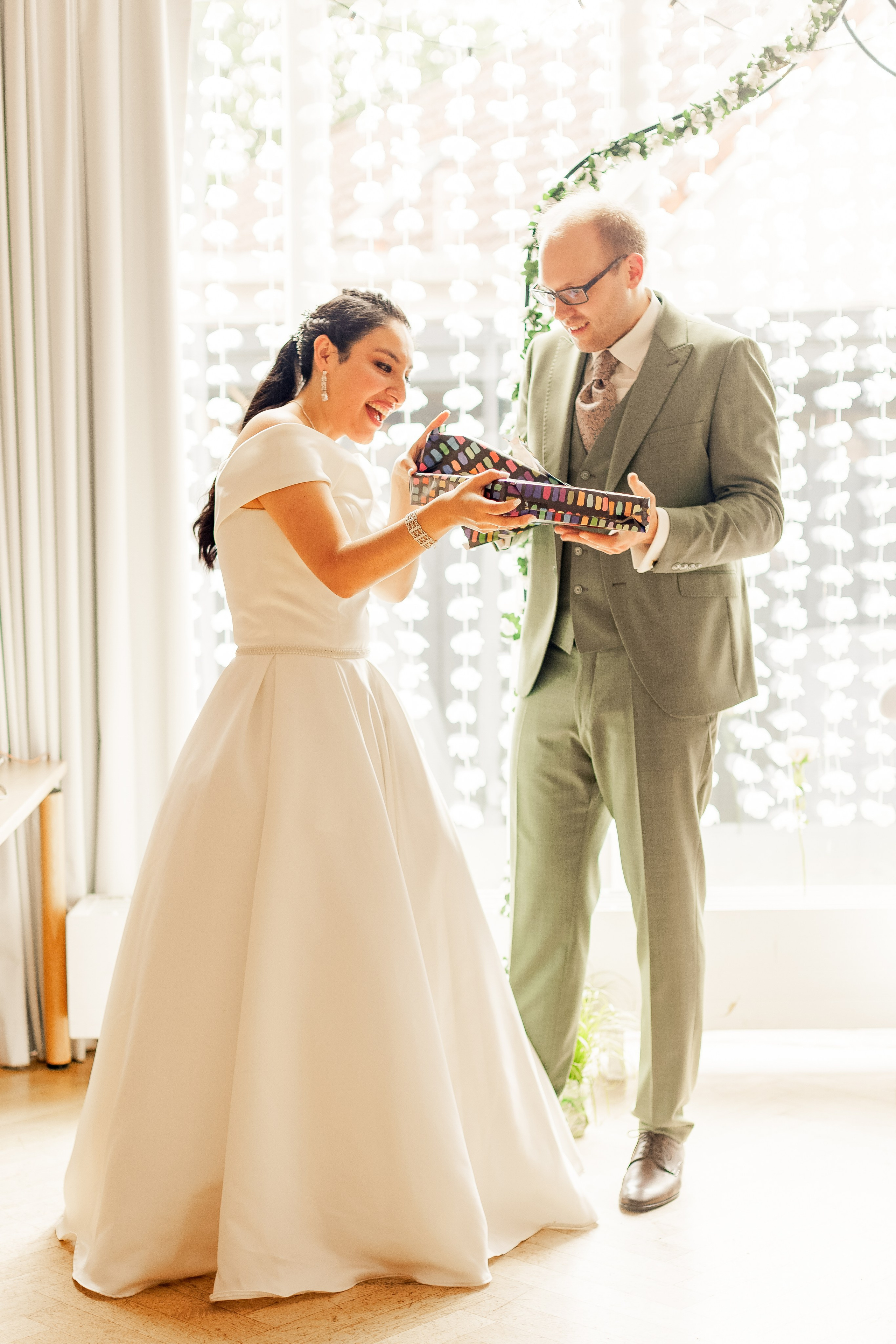 Hochzeitsfotografie im Schloss Ahrensburg | Zeitlose Eleganz in Schleswig-Holsteins Gärten. Hochzeitsfotograf und Hochzeitsvideograf aus Hamburg | Roka21Film