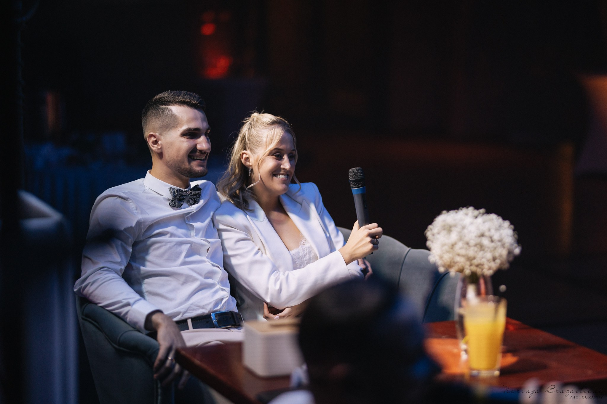 Vestuvinė fotosesija Kaune, Vienybės aikštėje, prie Lietuvos banko