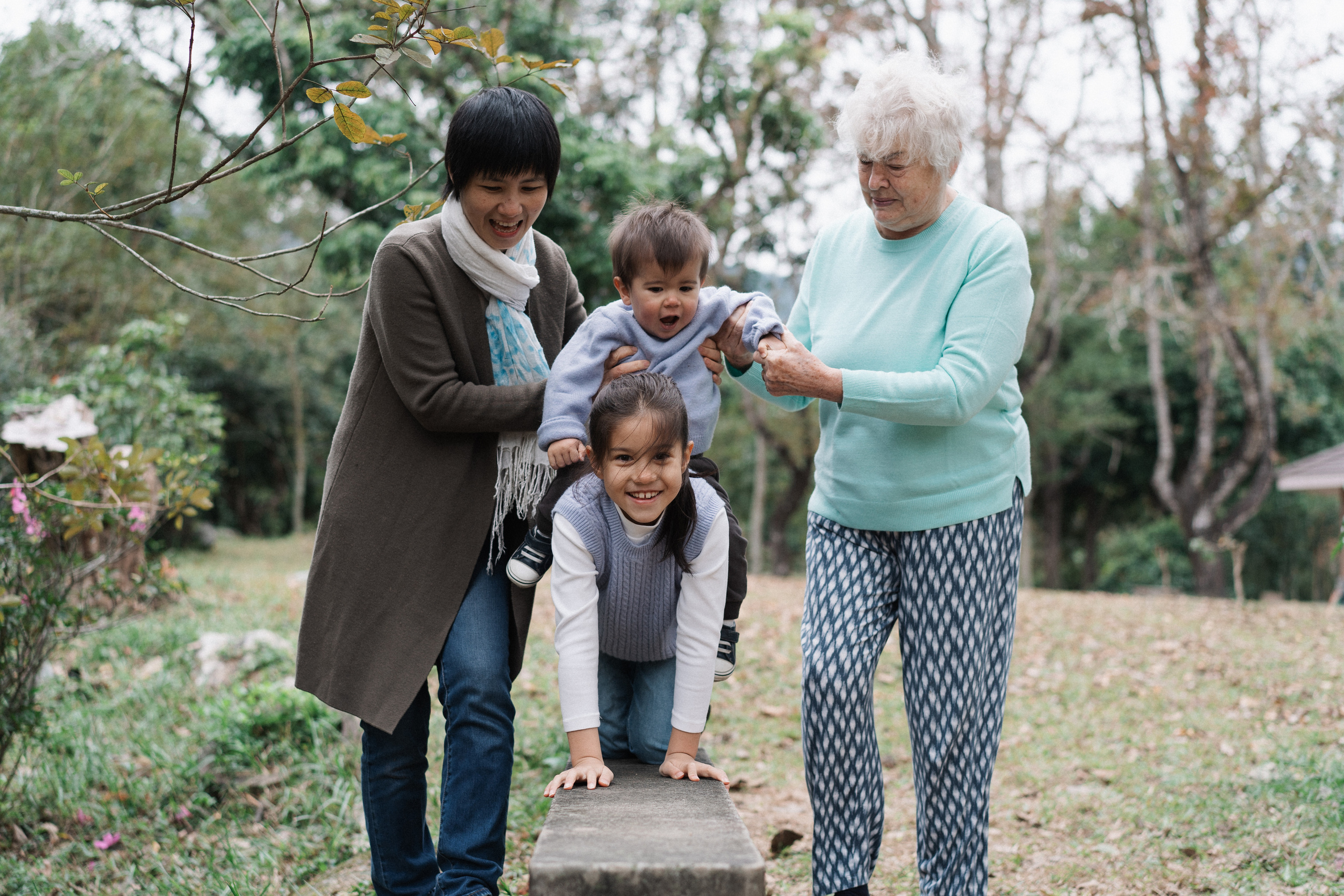 Grandparents visiting in Sai Kung. Evgeniia Pavlova Photography