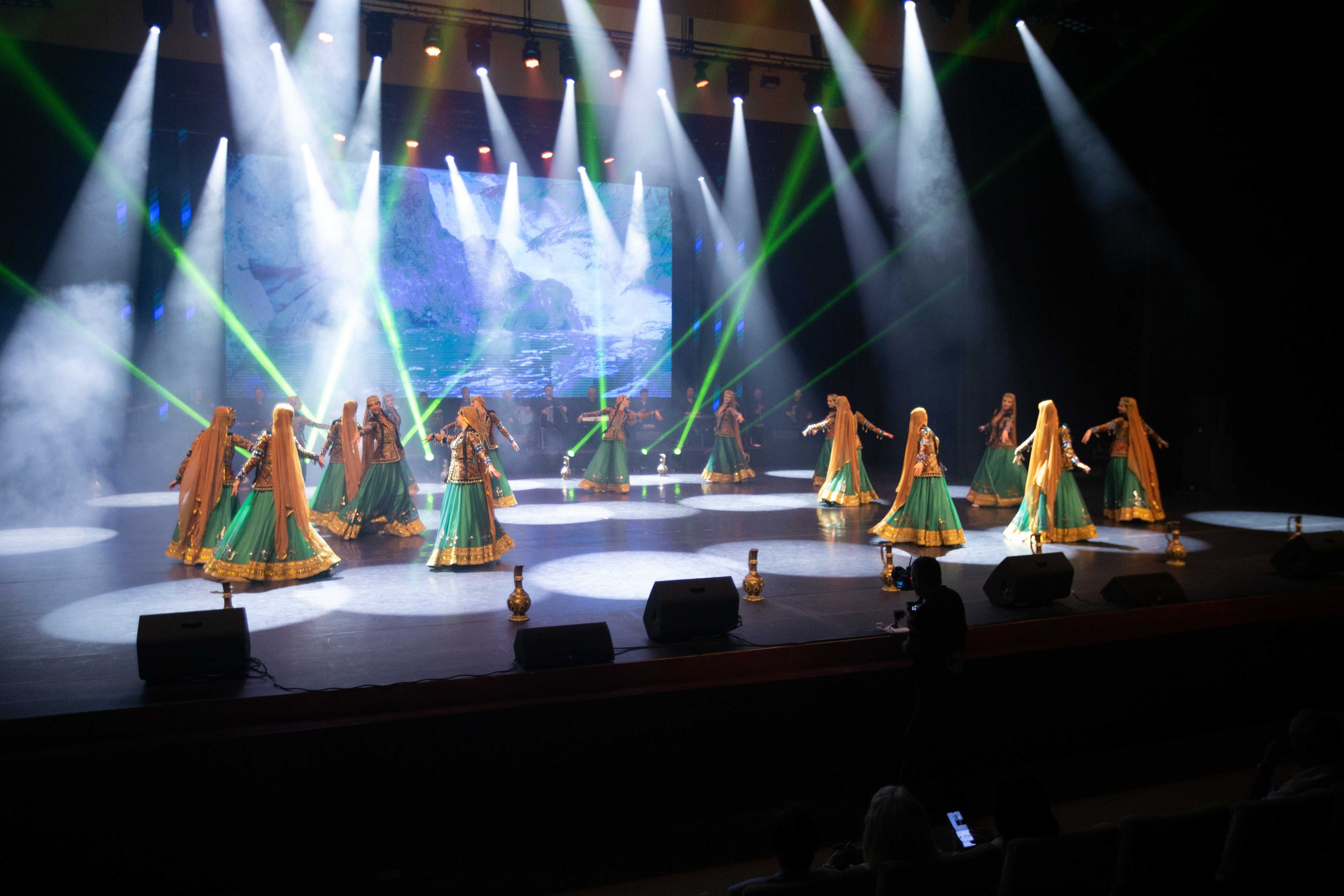 STATE DANCE ENSEMBLE. Wedding&Event photographer Ismail Rzayev in Baku