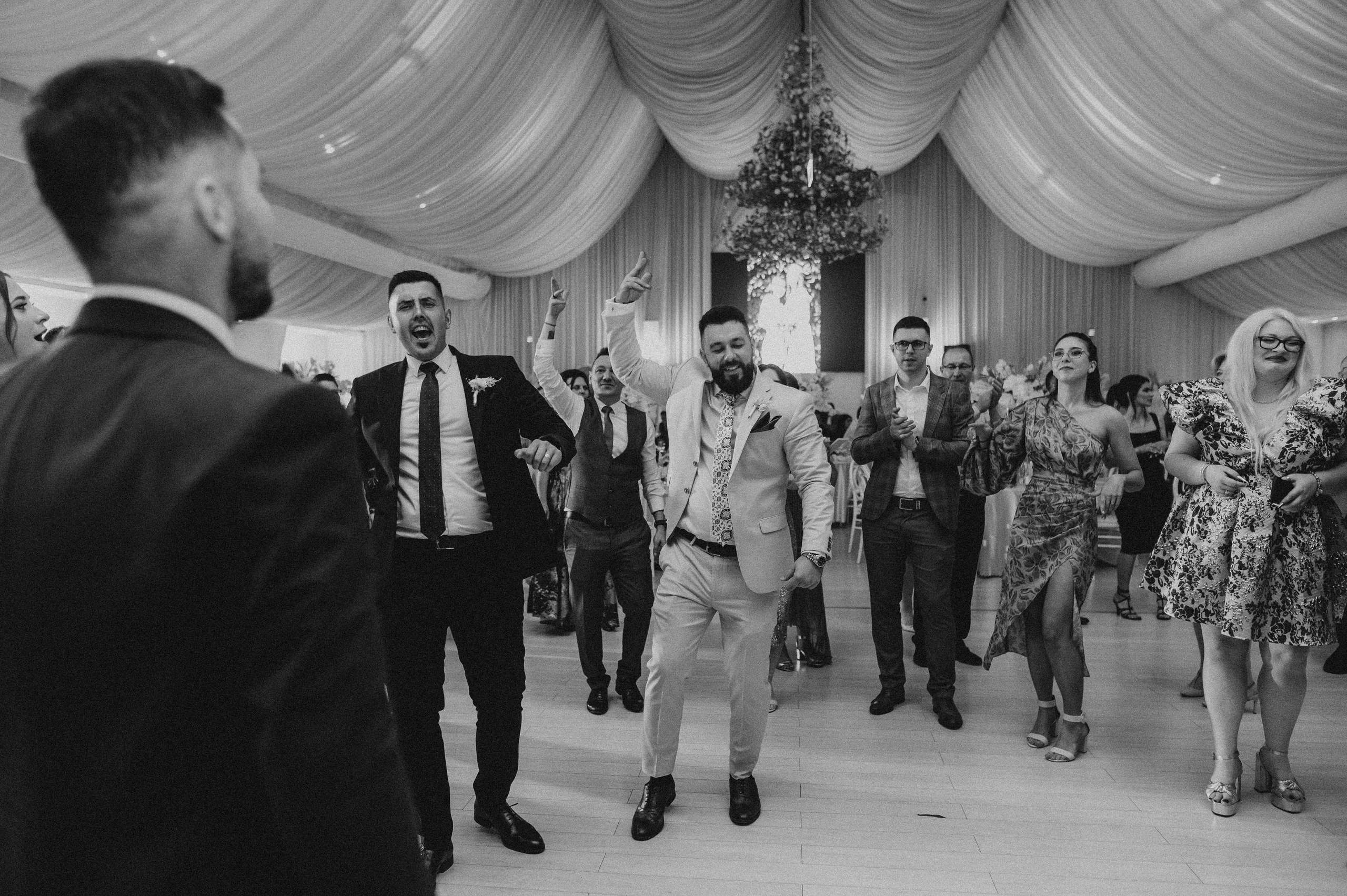 Nunta la Hotel Capitol Iasi. Proud Vision Weddings | Wedding Photography & Film — Servicii profesionale Foto Video Nunta Iasi