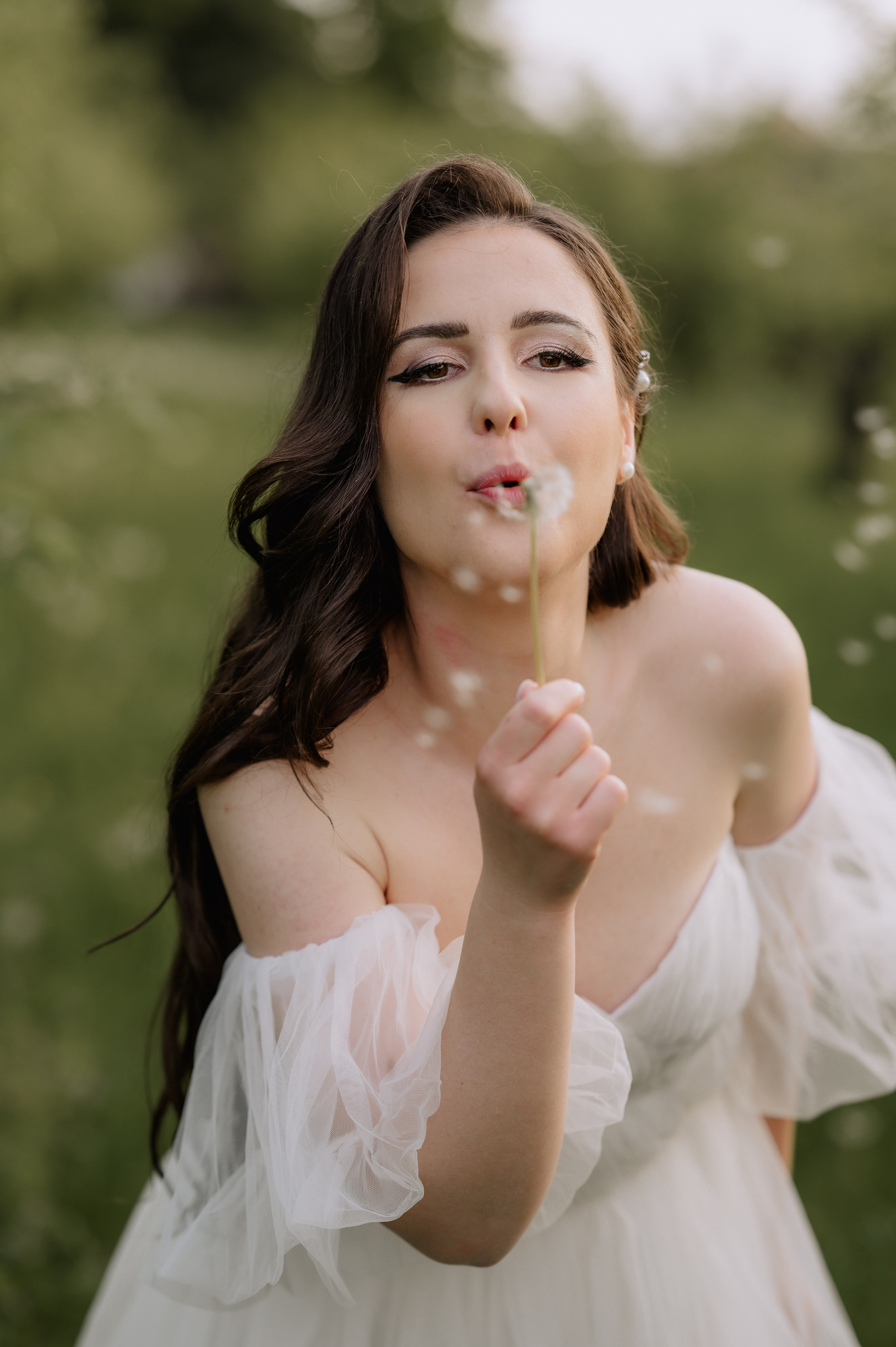 Magda + Andrei | Lovers in the garden. Proud Vision Weddings | Wedding Photography & Film — Servicii profesionale Foto Video Nunta Iasi