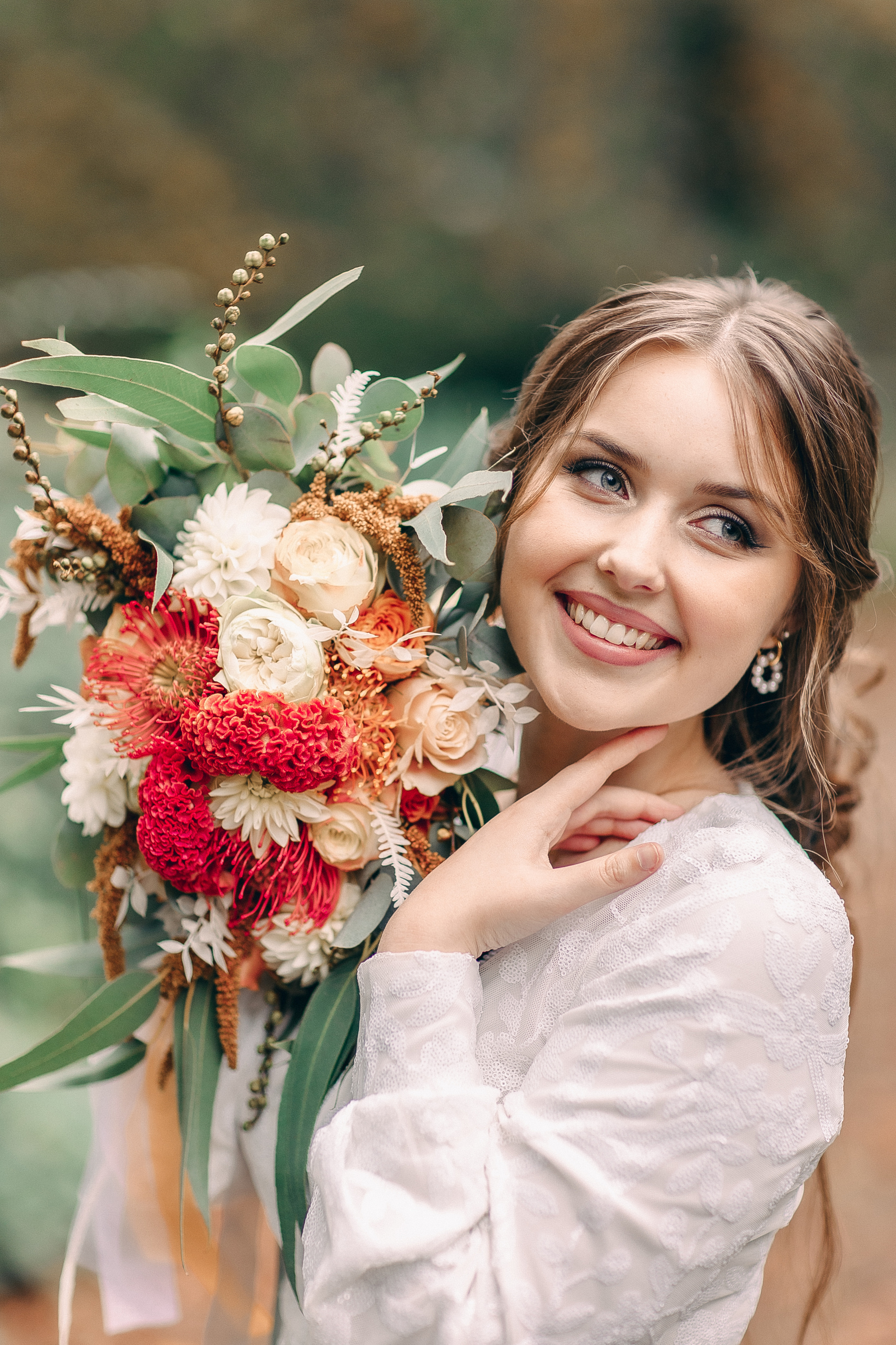 Hochzeitsfotografin Osnabrück, Brautfotoshooting, Brautportrait mit Hochzeitsstrauß