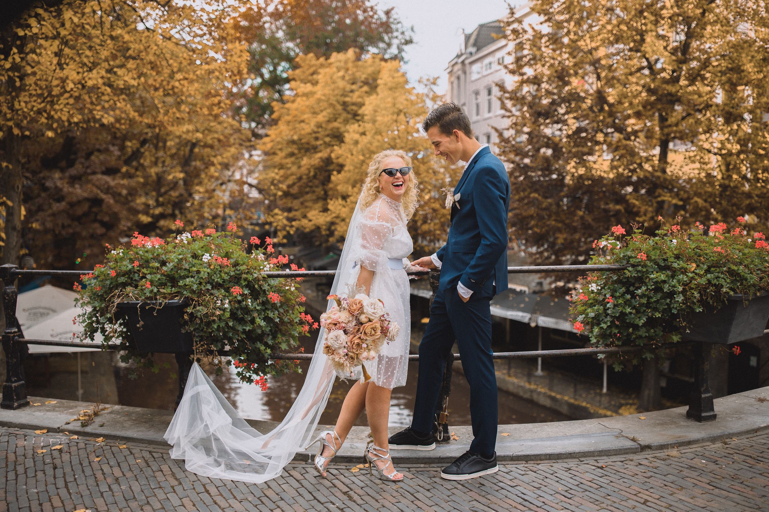 Hochzeitsfotografie, Hochzeitsfotograf in Osnabrück und Umgebung, Brautpaar im herbstlichen Utrechtlifestyle fotograf, hochzeitsfotograf osnabrück, lovestory, streetstyle fotoshooting, fotograf osnabrück, homestory fotograf, portrait, after wedding fotoshooting, fotograf deutschland, fotograf osnabrücker land, photographer germany, elopement photographer germany, after wedding photographer germany, lovestory fotoshooting amsterdam