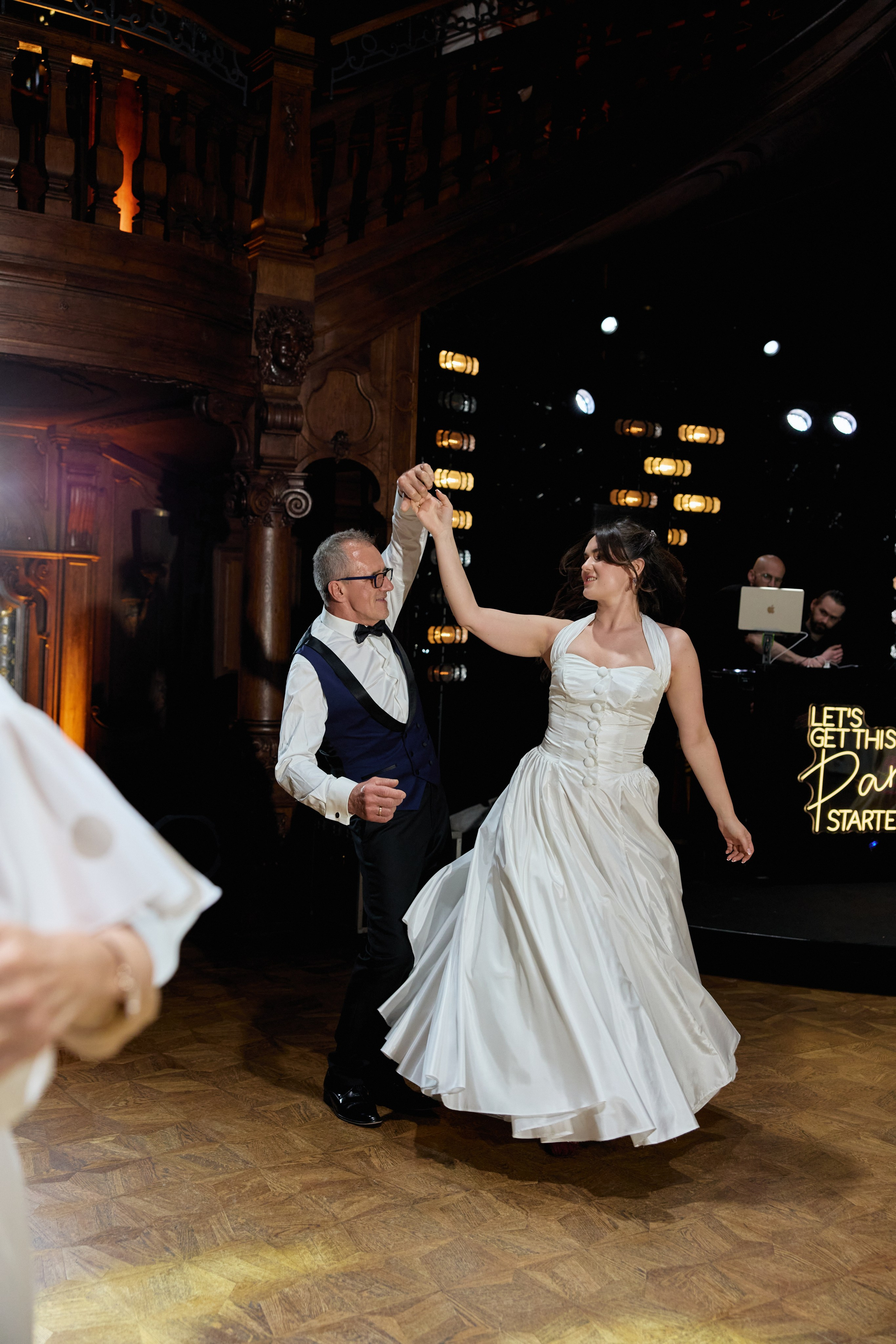 Wiktoria & Kacper. Pałac Goetz. Fotograf ślubny i rodzinny w Krakowie Yana Klymova