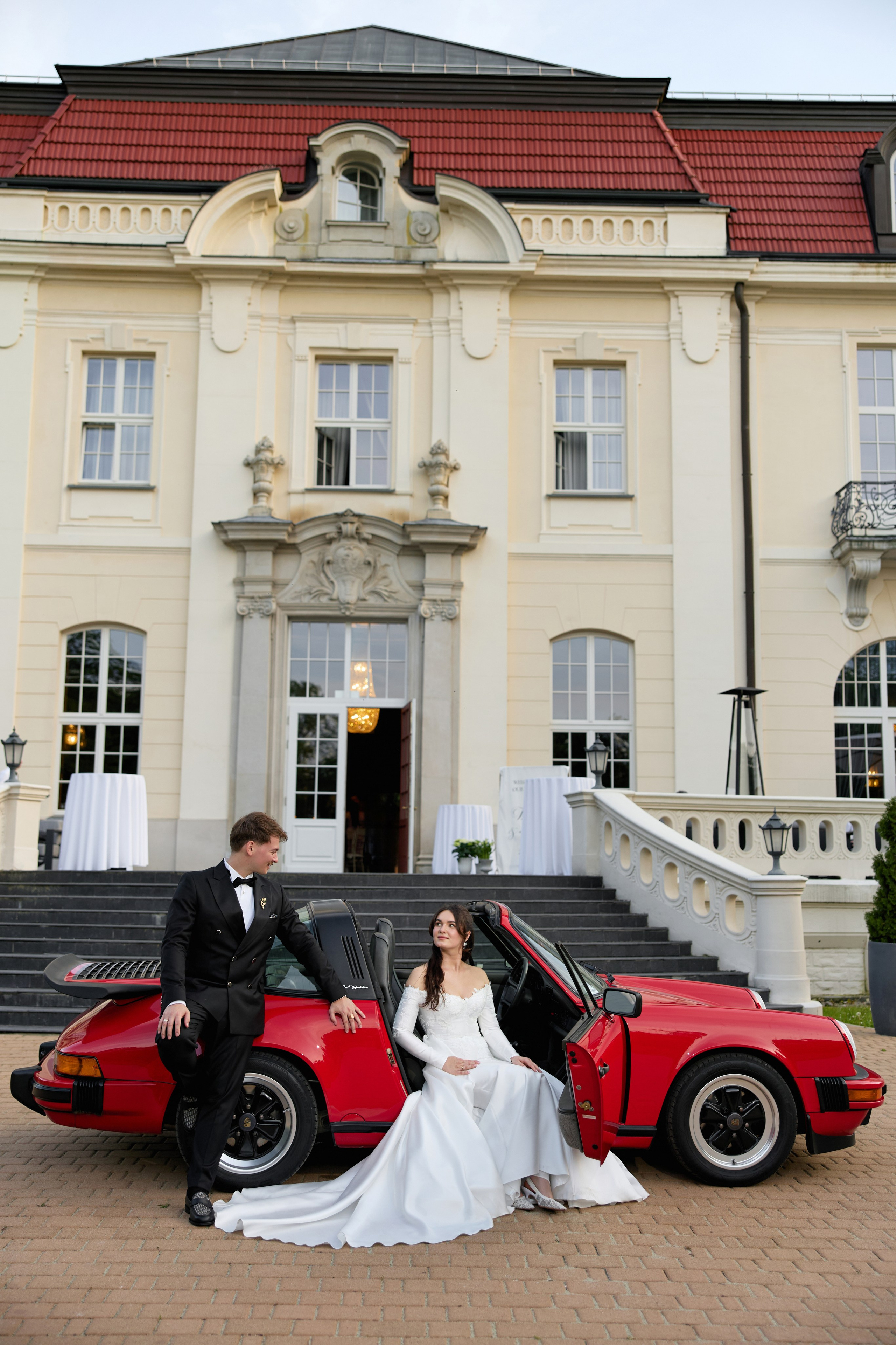 Wiktoria & Kacper. Pałac Goetz. Fotograf ślubny i rodzinny w Krakowie Yana Klymova