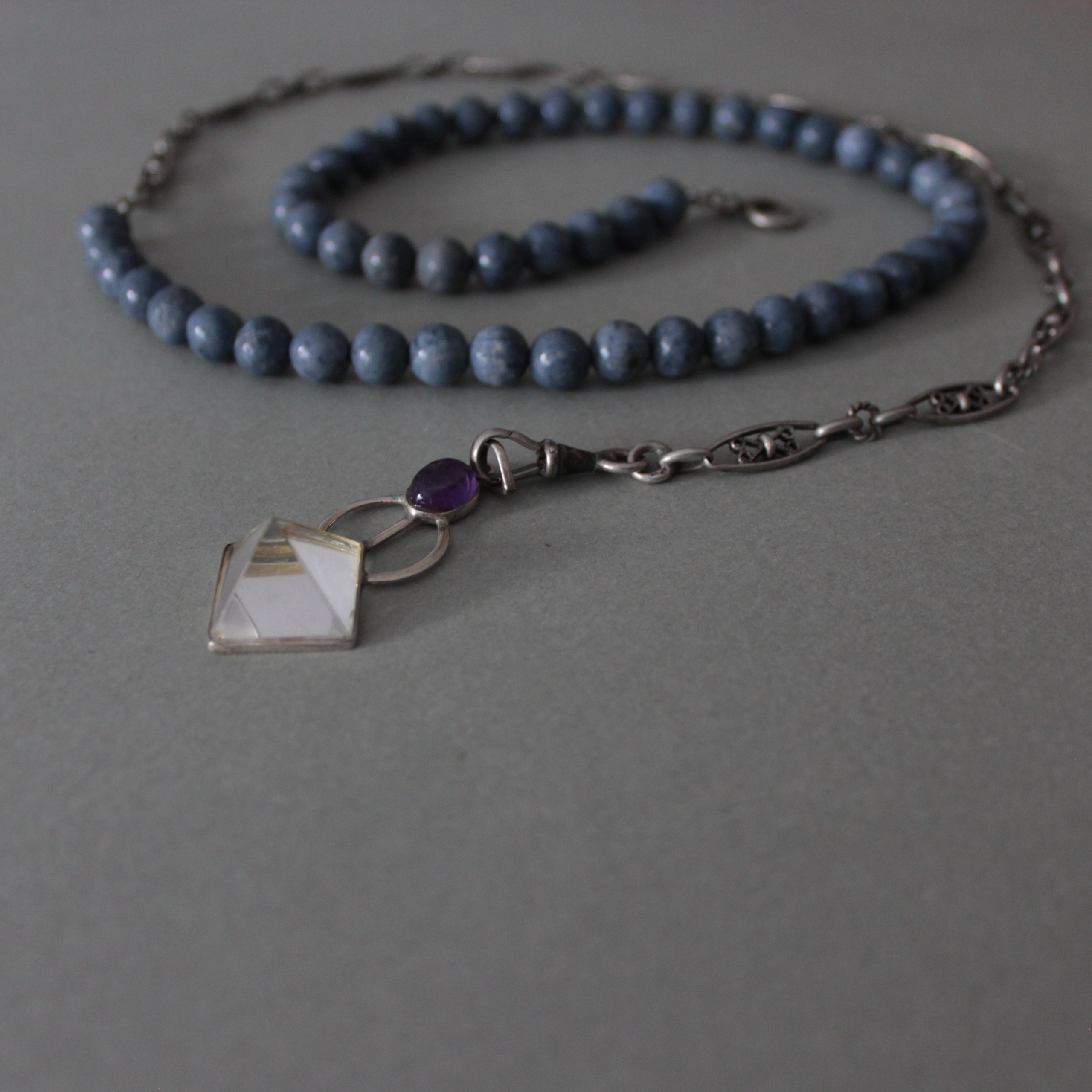 Pyramide. Современнные и актикварные украшения в Барселоне, Москве и Санкт-Петербурге