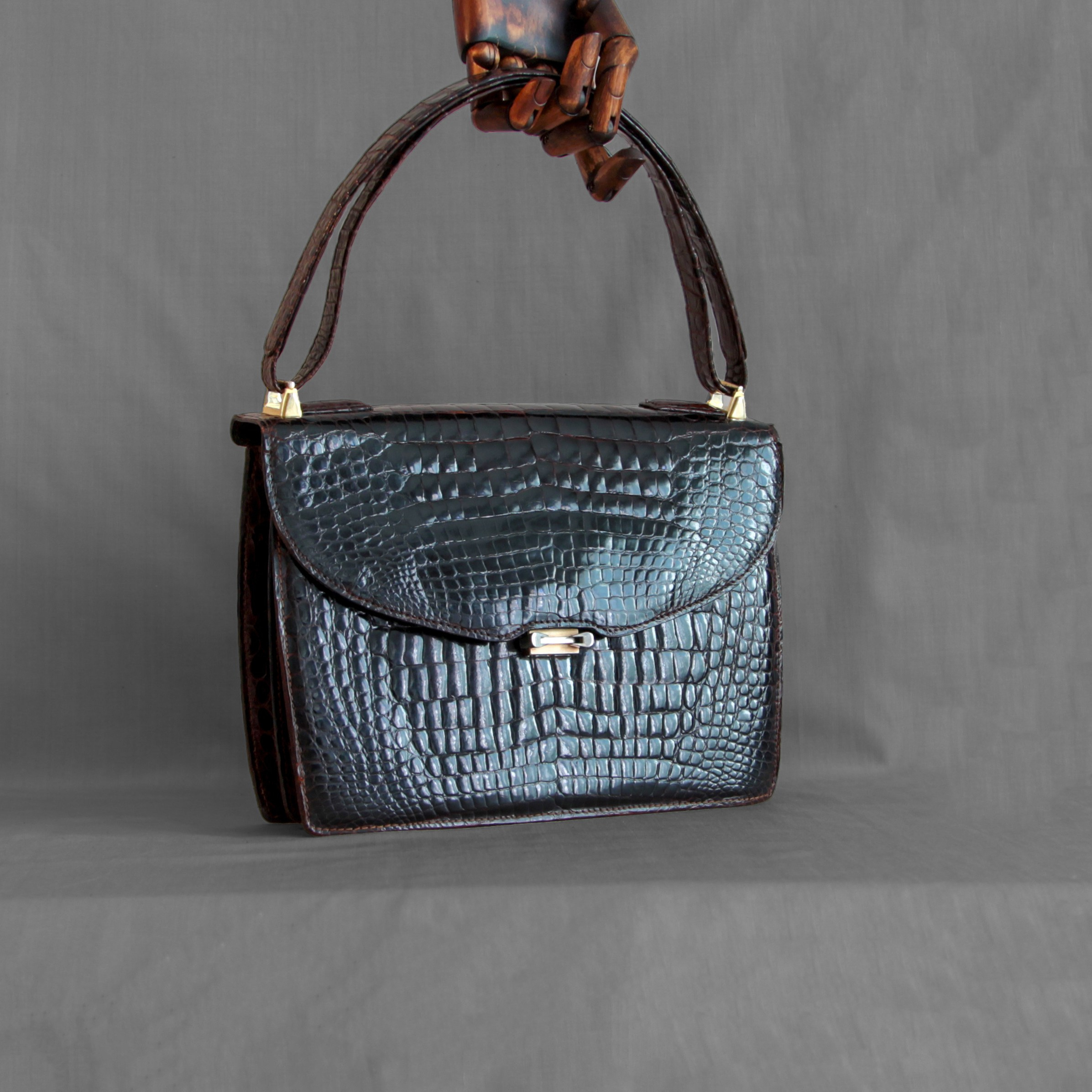 Bag9. Современнные и актикварные украшения в Барселоне, Москве и Санкт-Петербурге