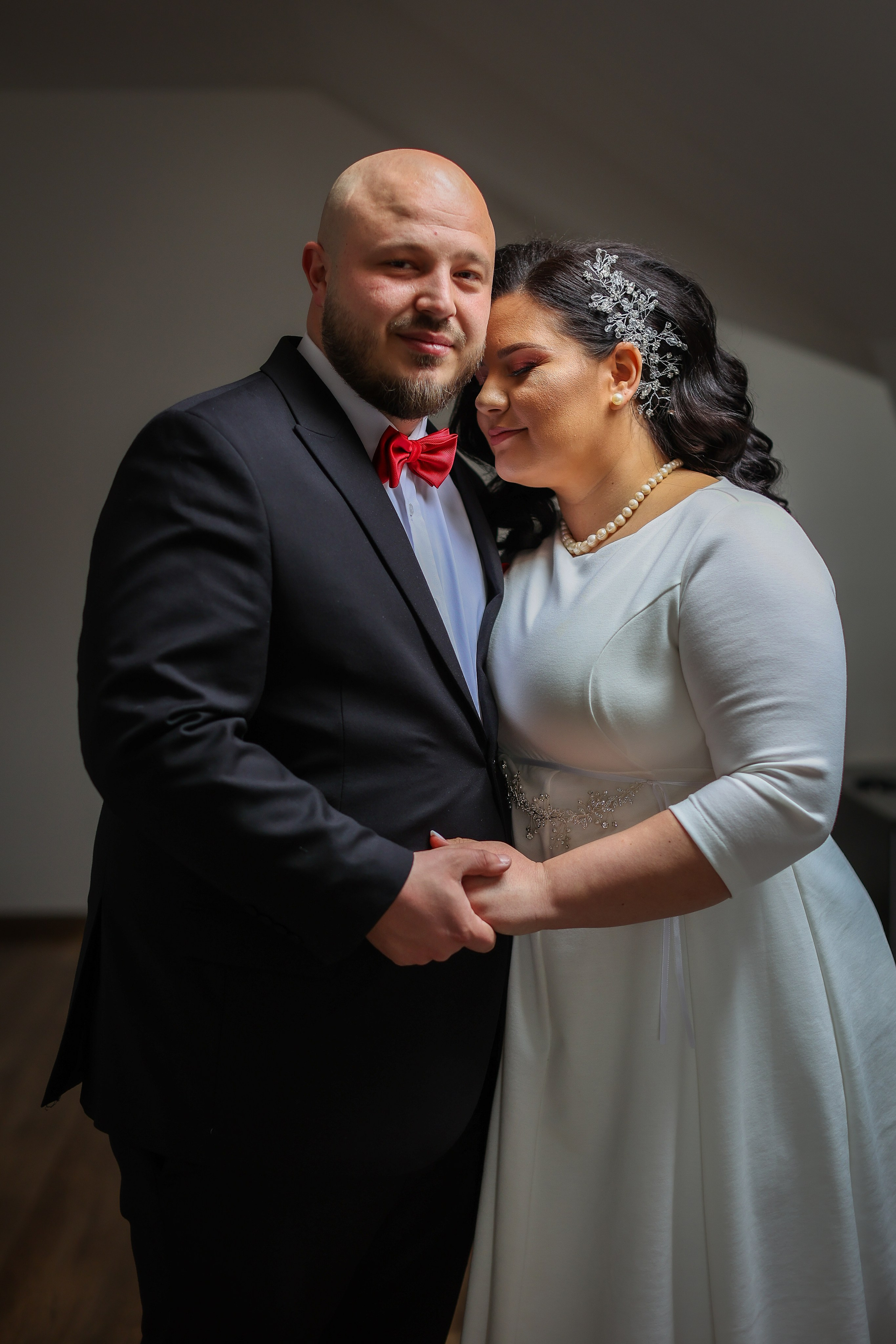 Andreea & Radu — simplu, autentic, al lor. Rares Bucur is a professional wedding photographer based in Cluj-Napoca, Romania, specializing in wedding photography