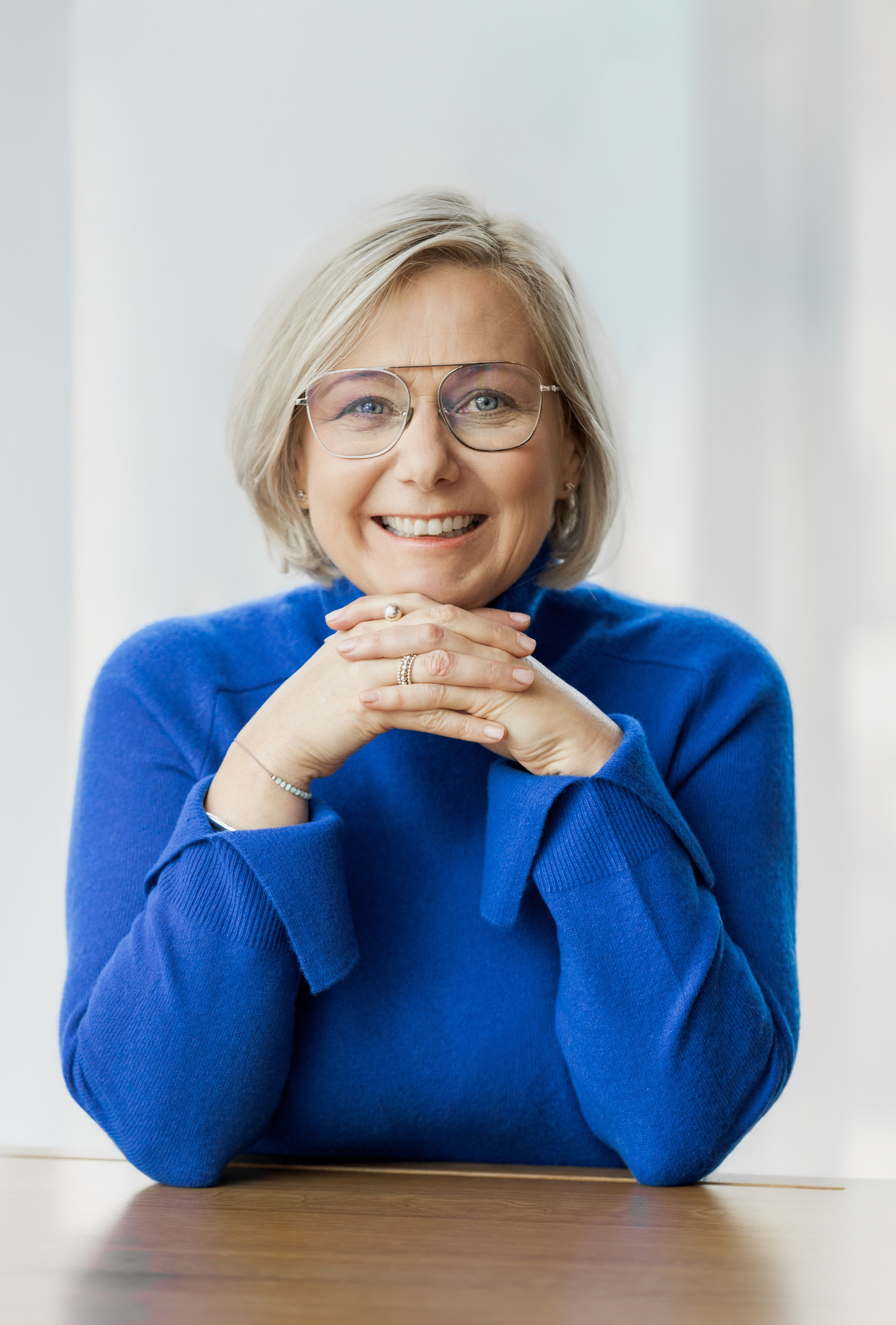 Business portrét Praha. Dana Lišková — Empathetic Photographer | Introspective Artist |Neurodivergent Coach | Founder of Artepy.cz