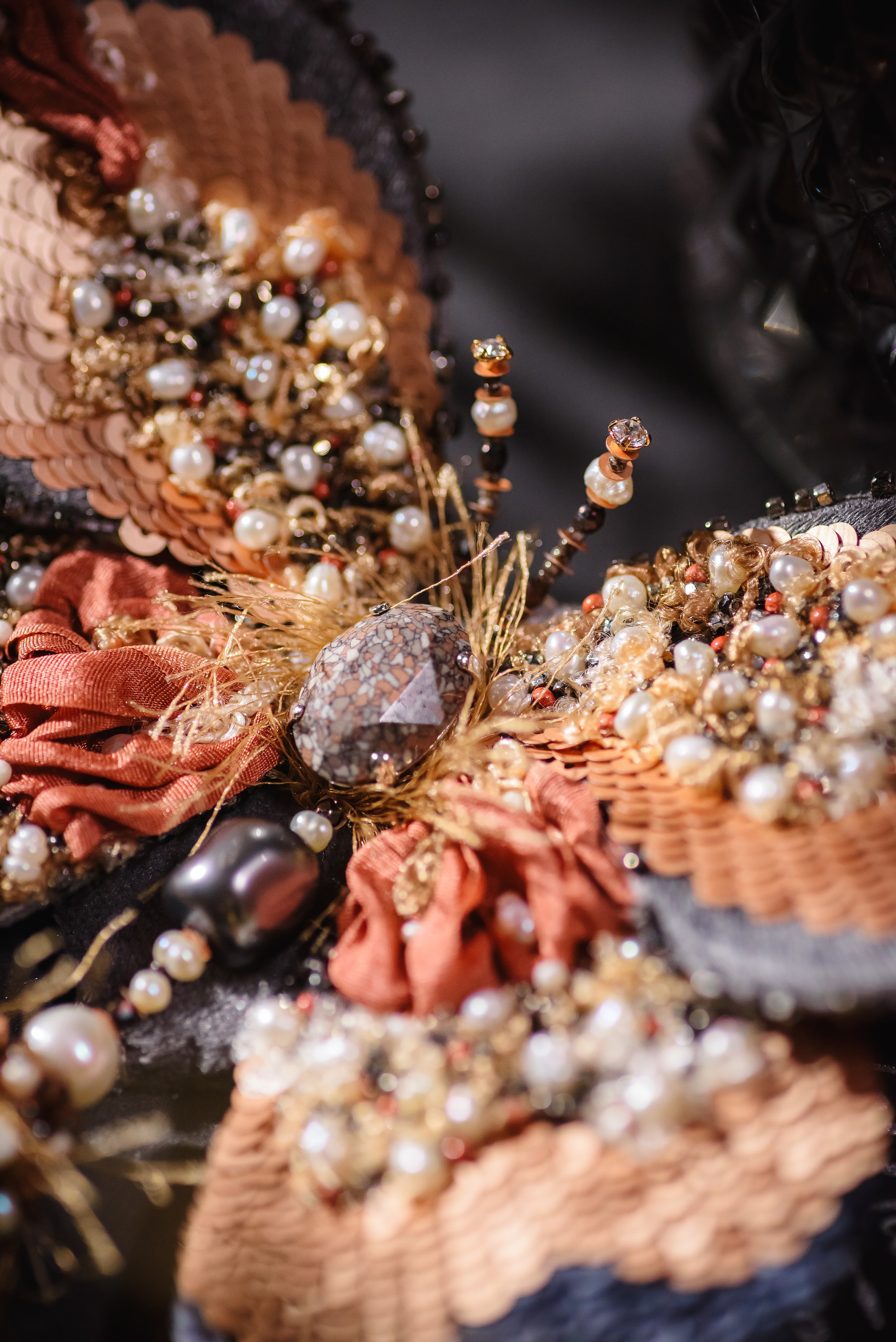 Embroidery of Inga Marita School. Fotogrāfs Rīgā. Gīmenes, individuālās un dažādu produktu fotosesijas