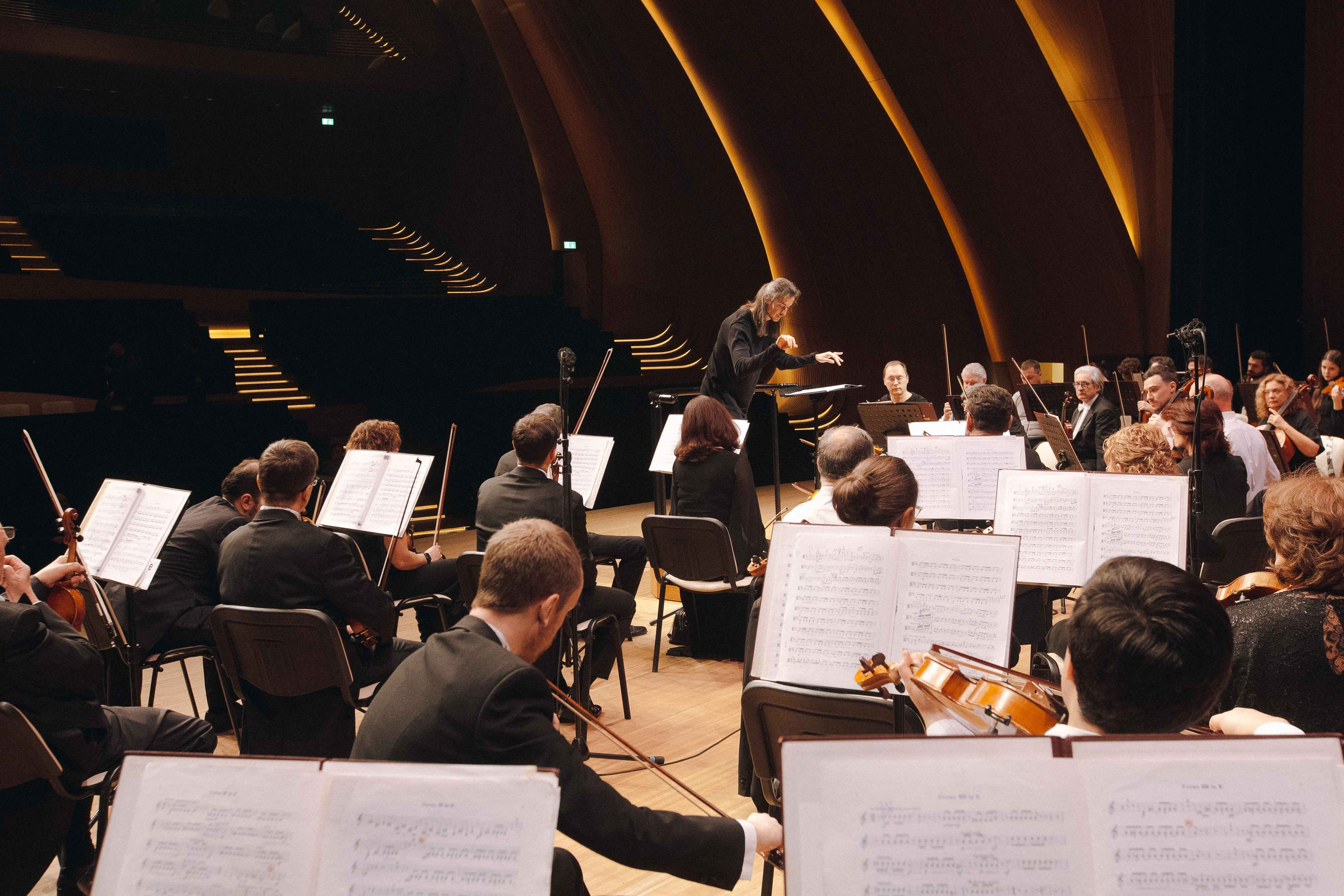 The Tchaikovsky Academic Grand Symphony Orchestra in Baku. Wedding&Event photographer Ismail Rzayev in Baku
