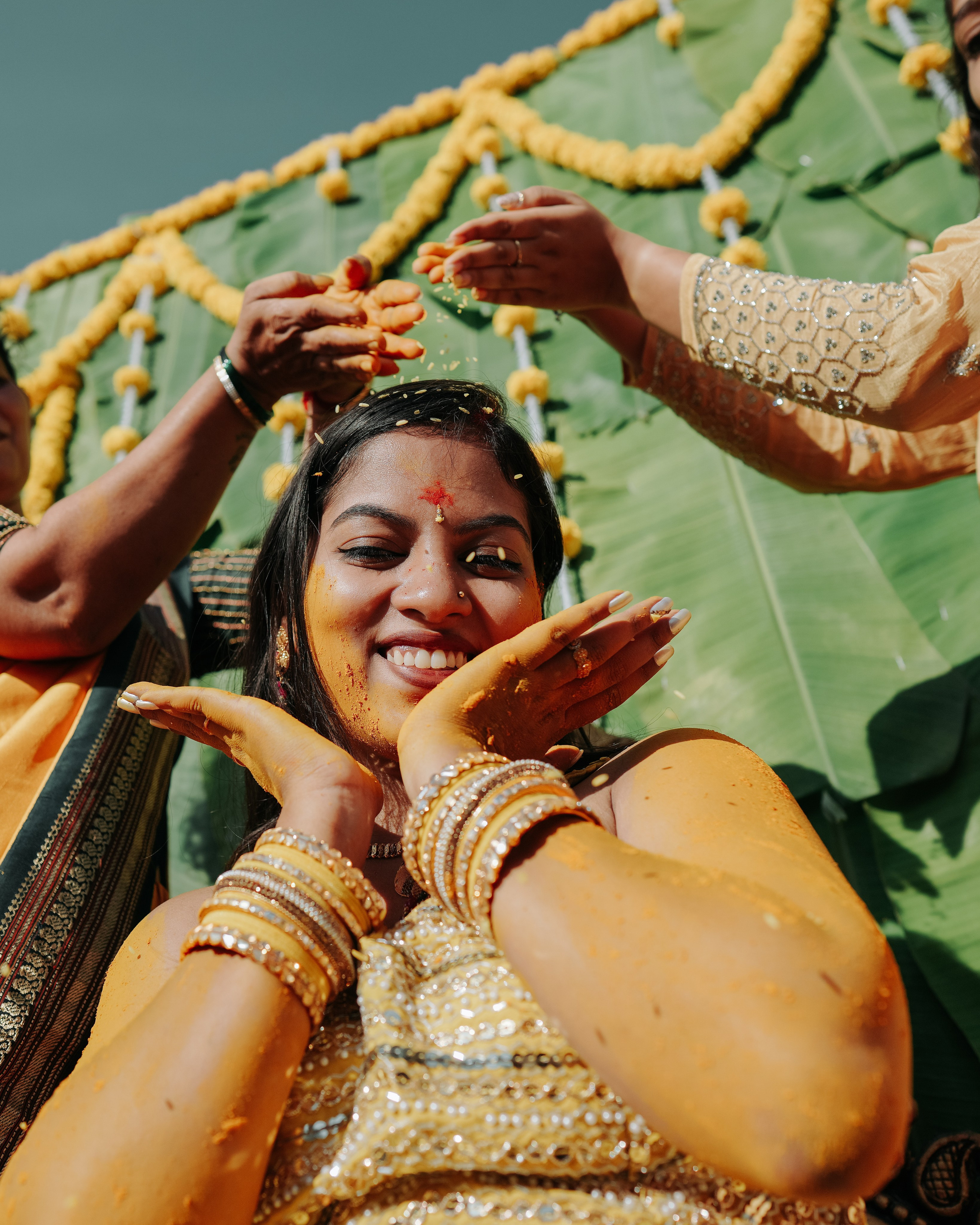 HALDI & MEHANDI. Wedding photographer Stalen Robert