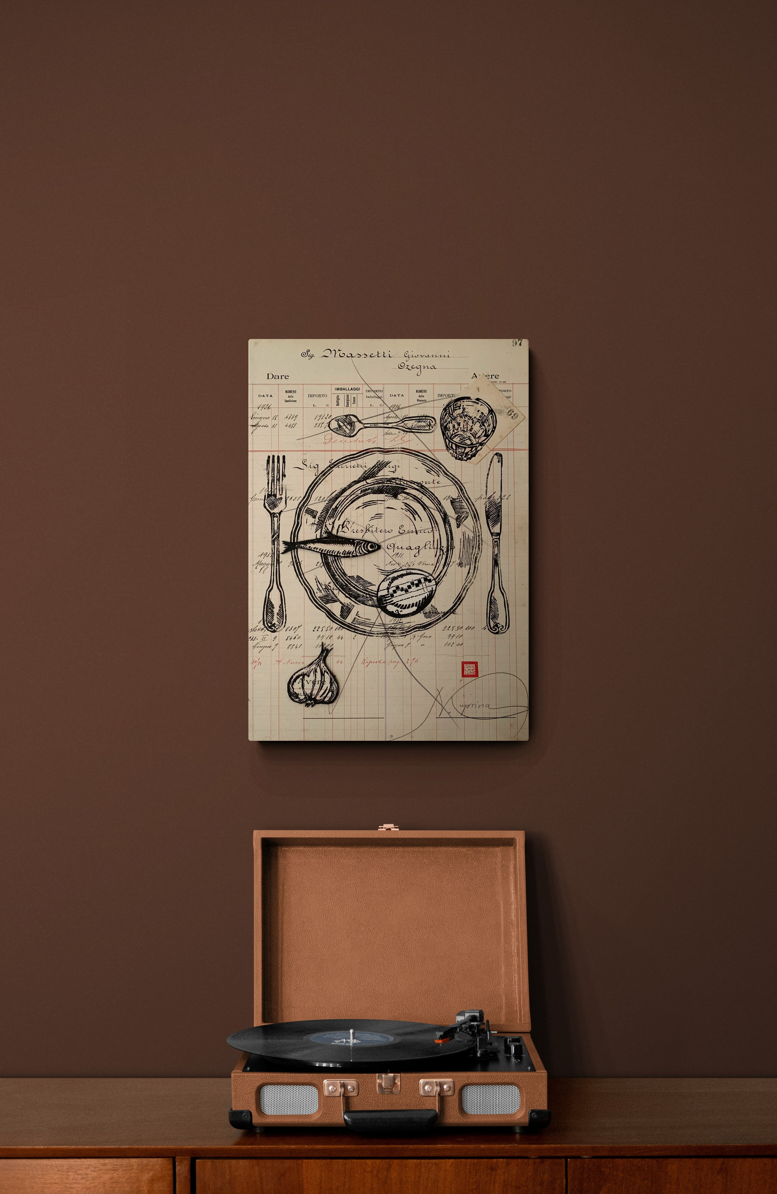 Panem Quotidianum di Nadia Kuprina nasce da un registro del 1918–1930 proveniente da una cantina piemontese: nomi, acquisti, tracce di vite semplici. Su queste pagine l’artista stampa a mano piatti e posate in linoleografia, evocando il pane quotidiano come dono. Il numero della pagina diventa nome dell’opera, come un capitolo di una liturgia silenziosa. Il pasto condiviso si rivela rito sacro della condivisione, gesto di gratitudine, memoria di una tradizione gastronomica italiana che unisce ricchezza spirituale e povertà materiale. Il pane non è solo nutrimento: è presenza, relazione, comunità.