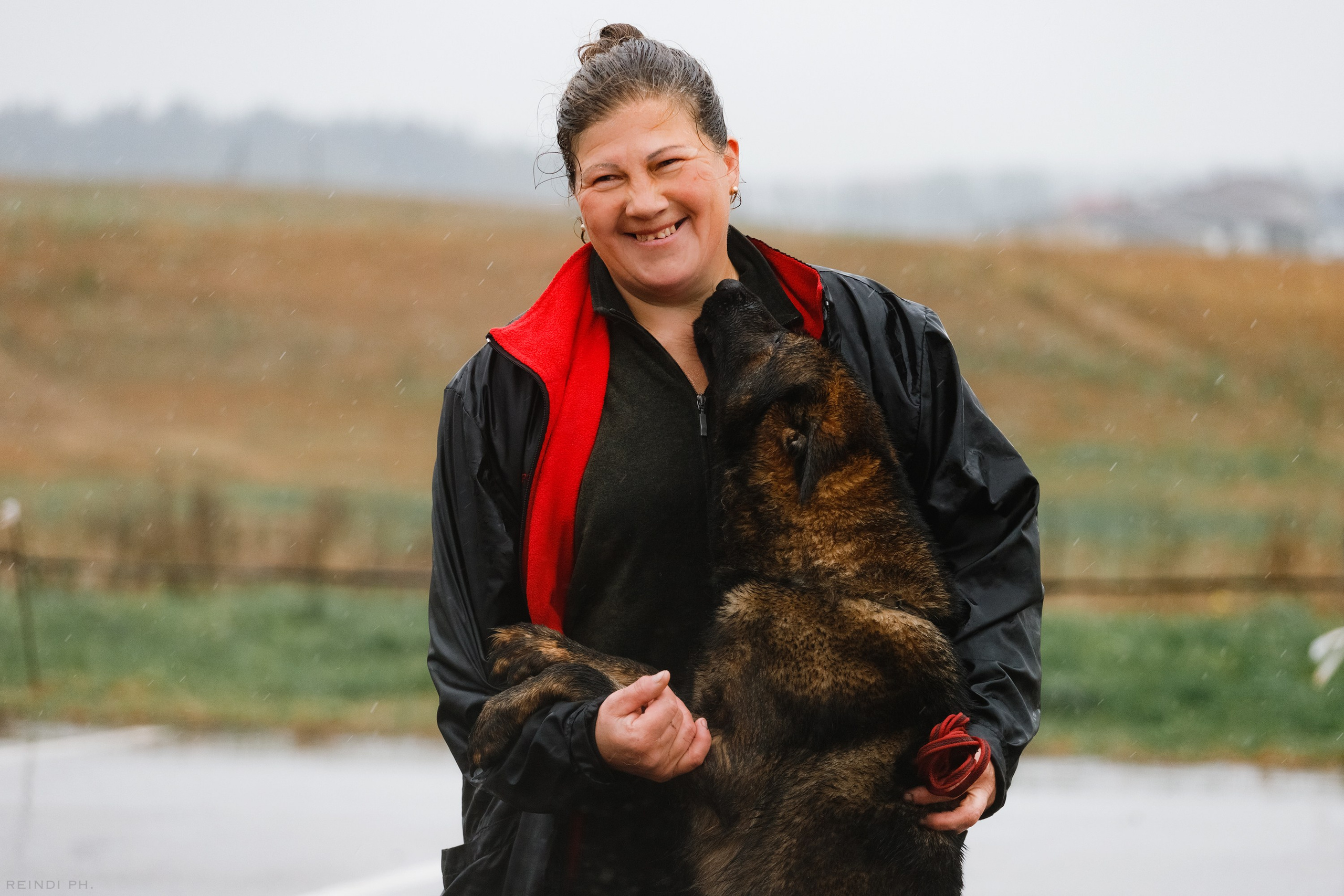 Rainy dog show in Grodno. Kaja | fotograf we Wrocławiu | ludzie i psy