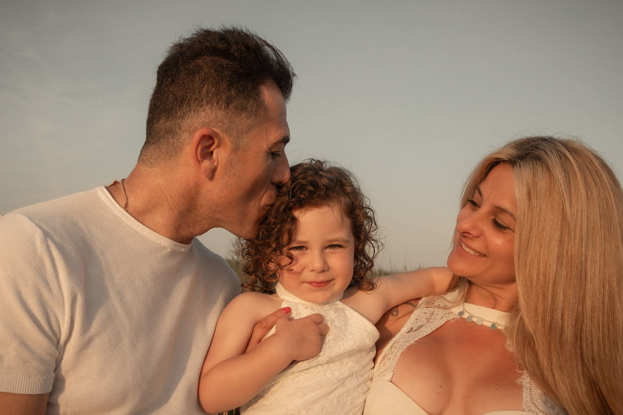 Sesión familiar en la playa. Fotografía profesional en Calafell - Elena Medvedeva