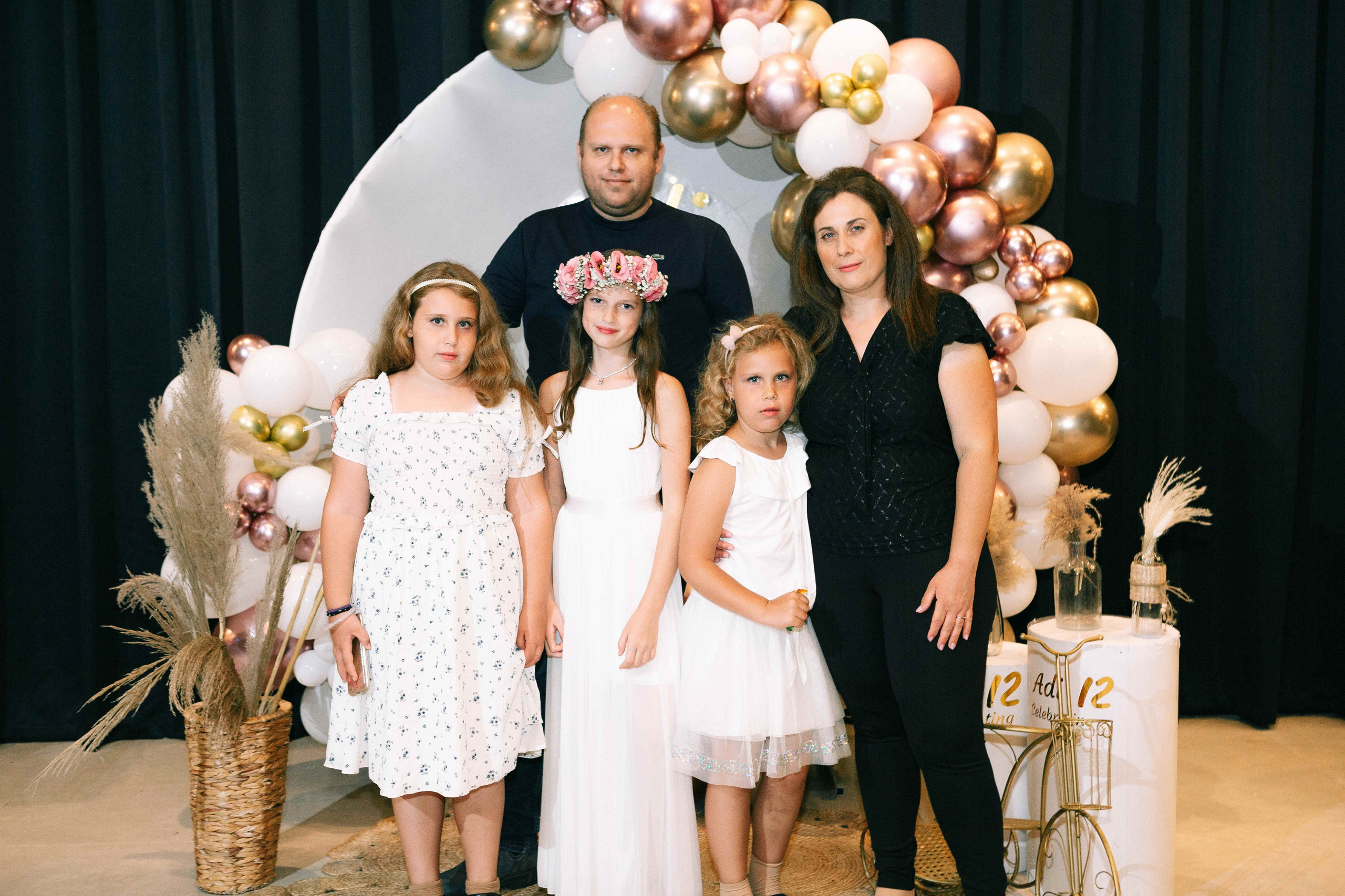 PARTY WITH FRIENDS. Https://shi-photo.com/