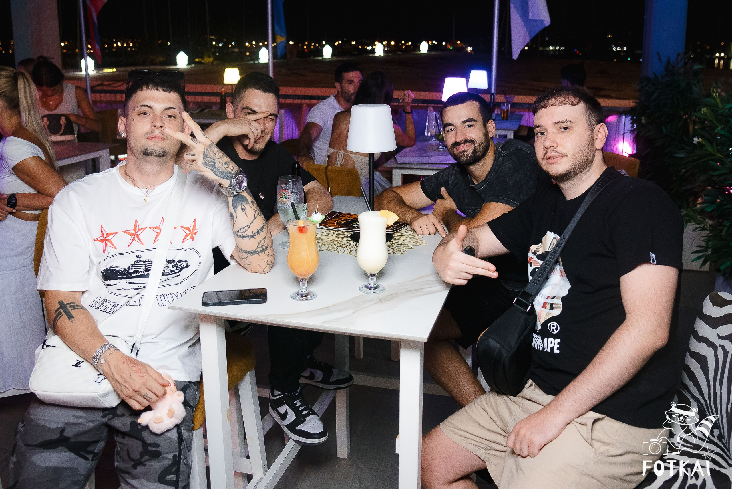 The Sunset Lounge Bar: Reportaje fotográfico 15.08.25 | FOTKAI