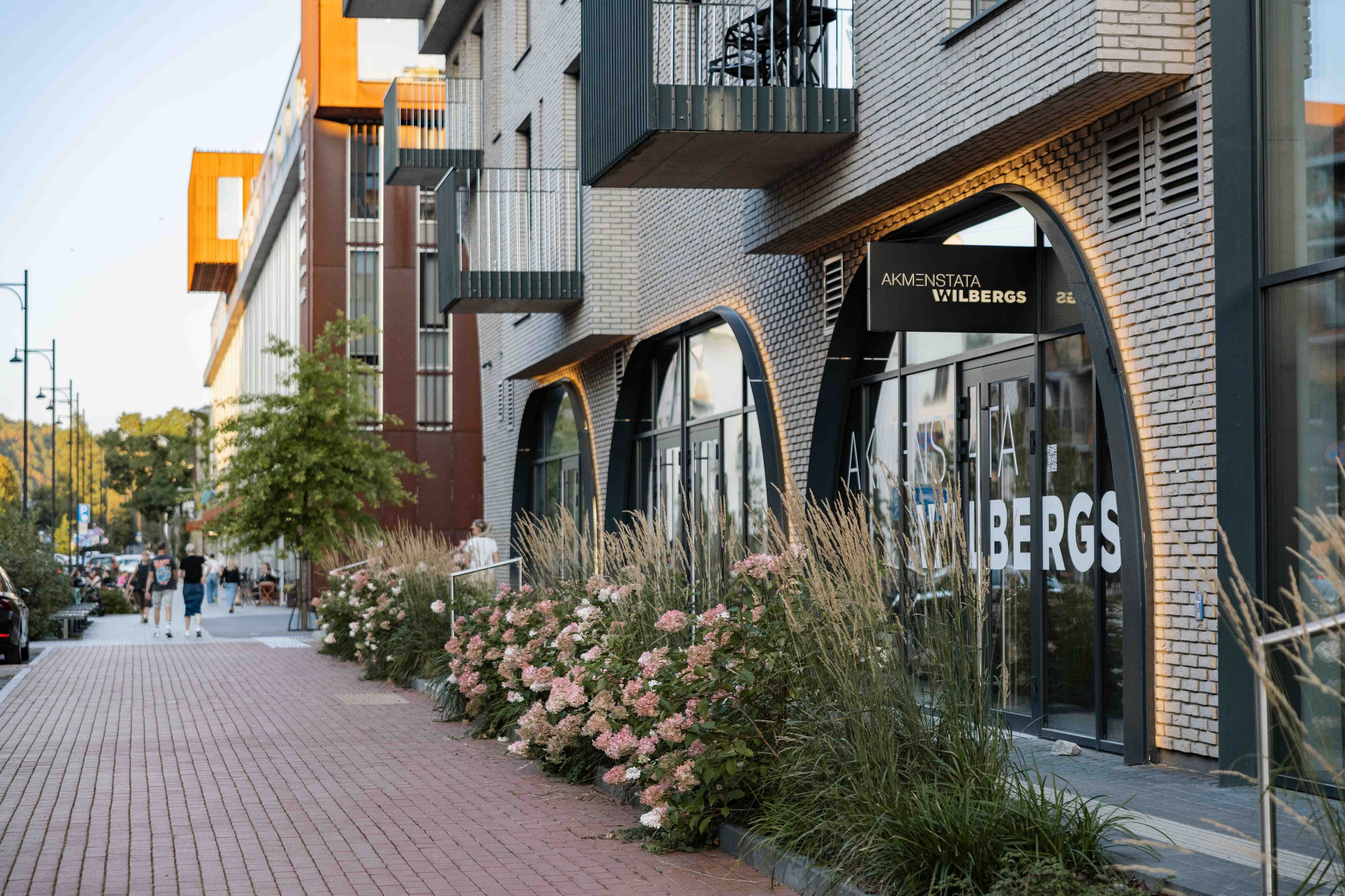 Modernios lokacijos fotosesijai Vilniuje. Framed by Evelina | Vestuvių fotografė