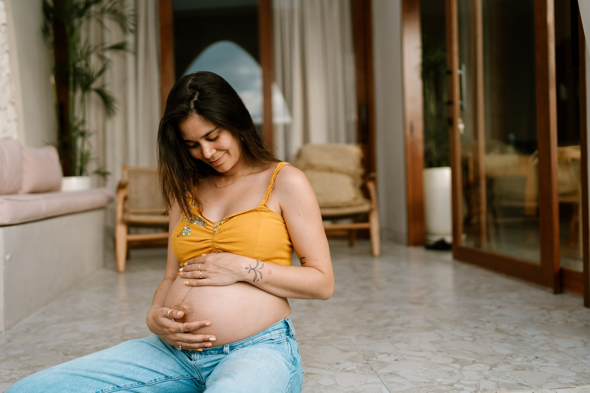 LARISSA & SJUUL MATERNITY. Female Photographer in Bali