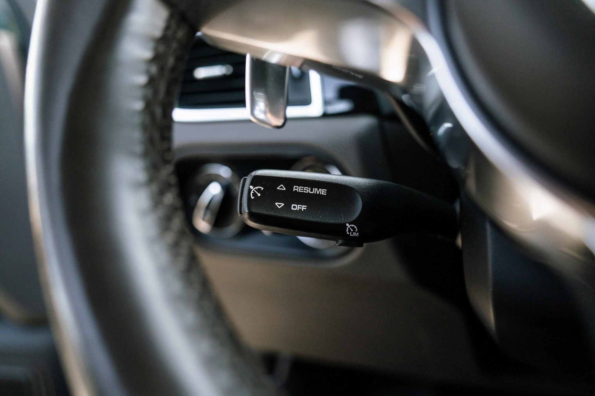 PORSCHE macan. LOHA VISUALS — AUTOMOTIVE PHOTOGRAPHY