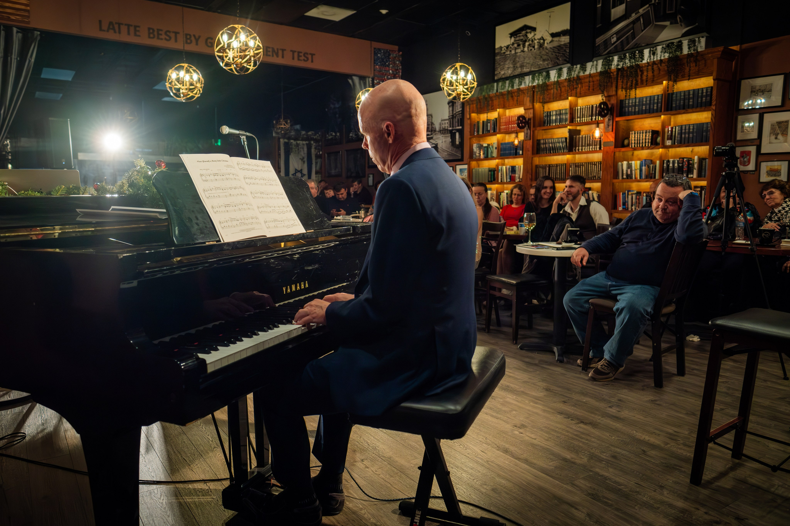 РОЖДЕСТВО / ЖЕНЯ БЕРКОВИЧ. Reportage concert portrait photography in the San Francisco Bay Area