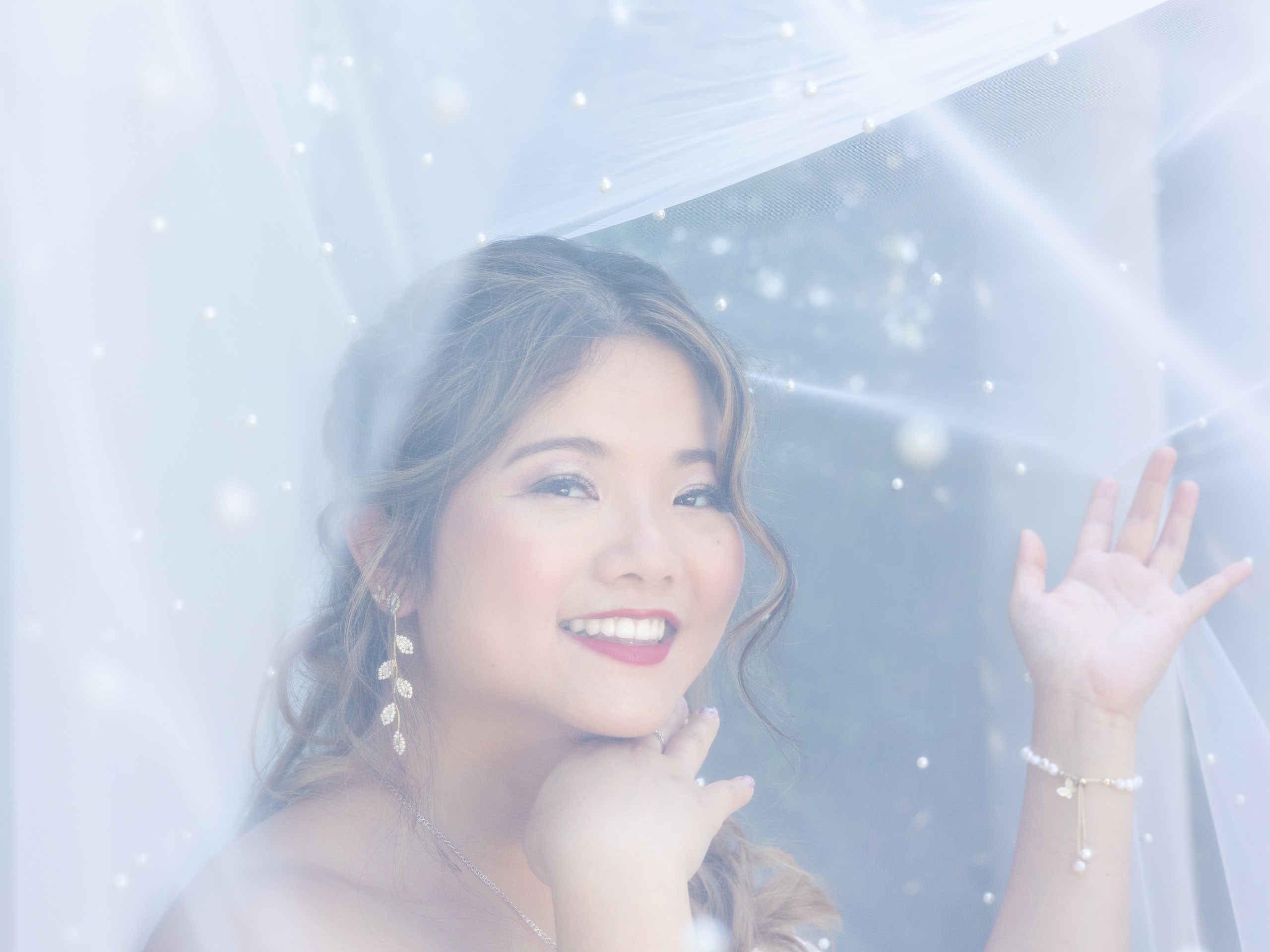 Karen and Edwin. Wedding and Event photography, Kisses + Veil