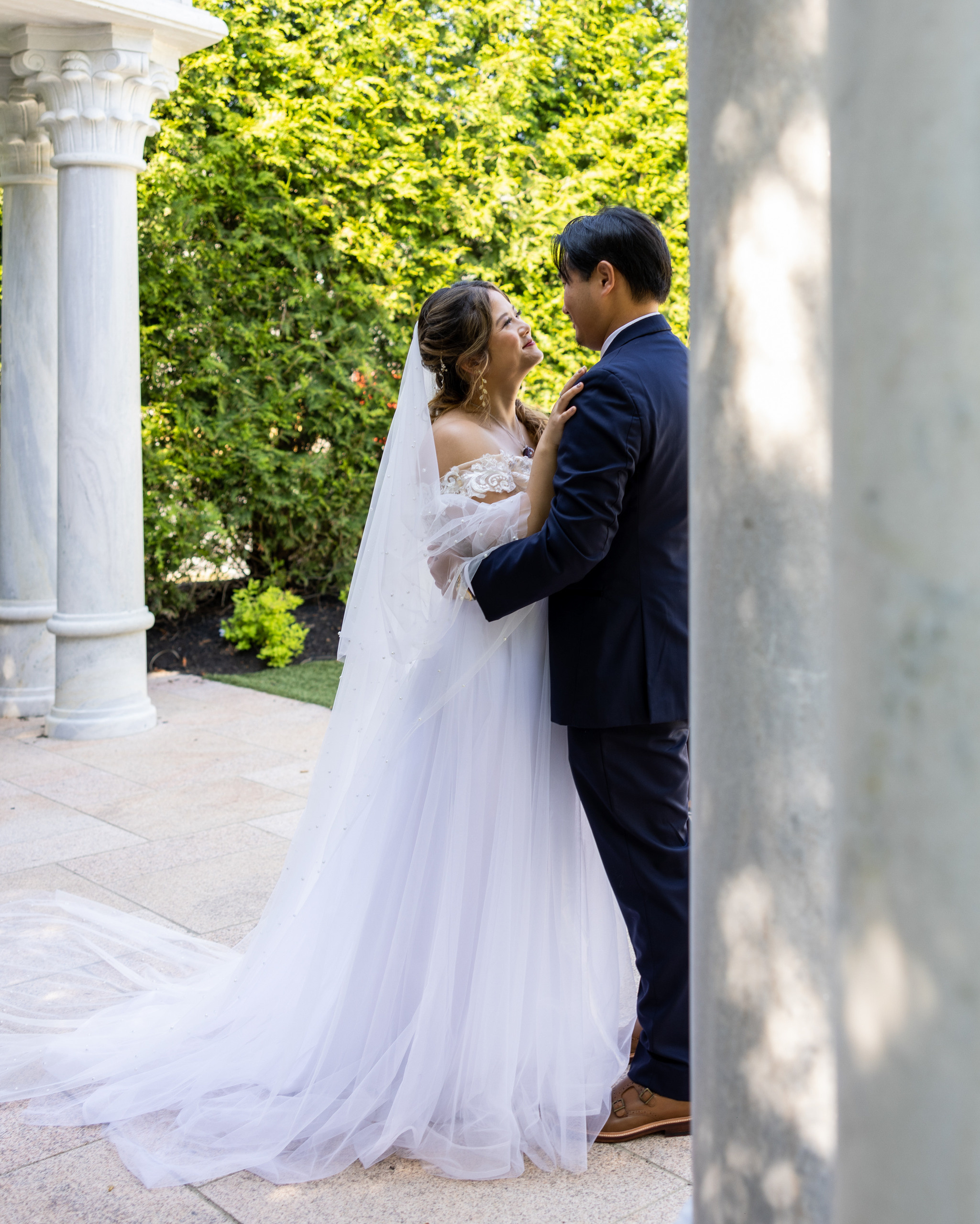 Karen and Edwin. Wedding and Event photography, Kisses + Veil
