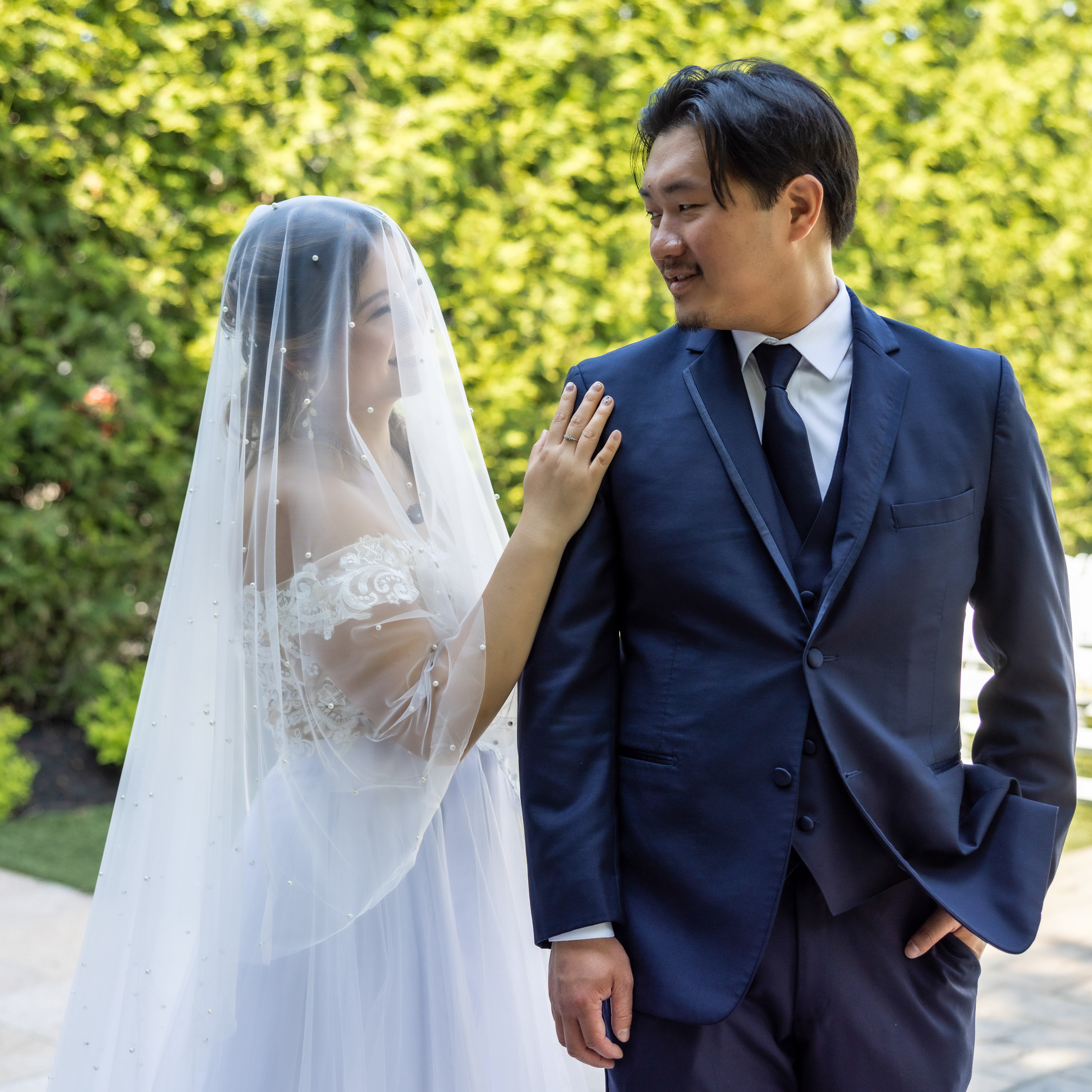 Karen and Edwin. Wedding and Event photography, Kisses + Veil