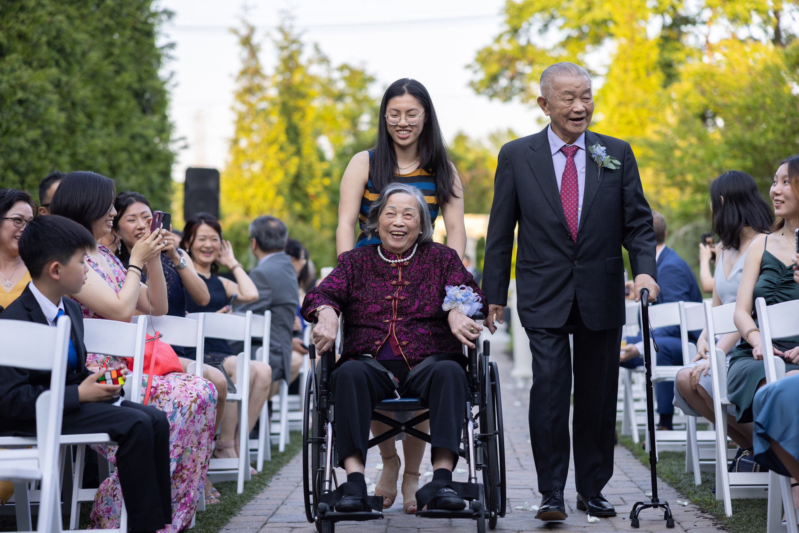 Karen and Edwin. Wedding and Event photography, Kisses + Veil