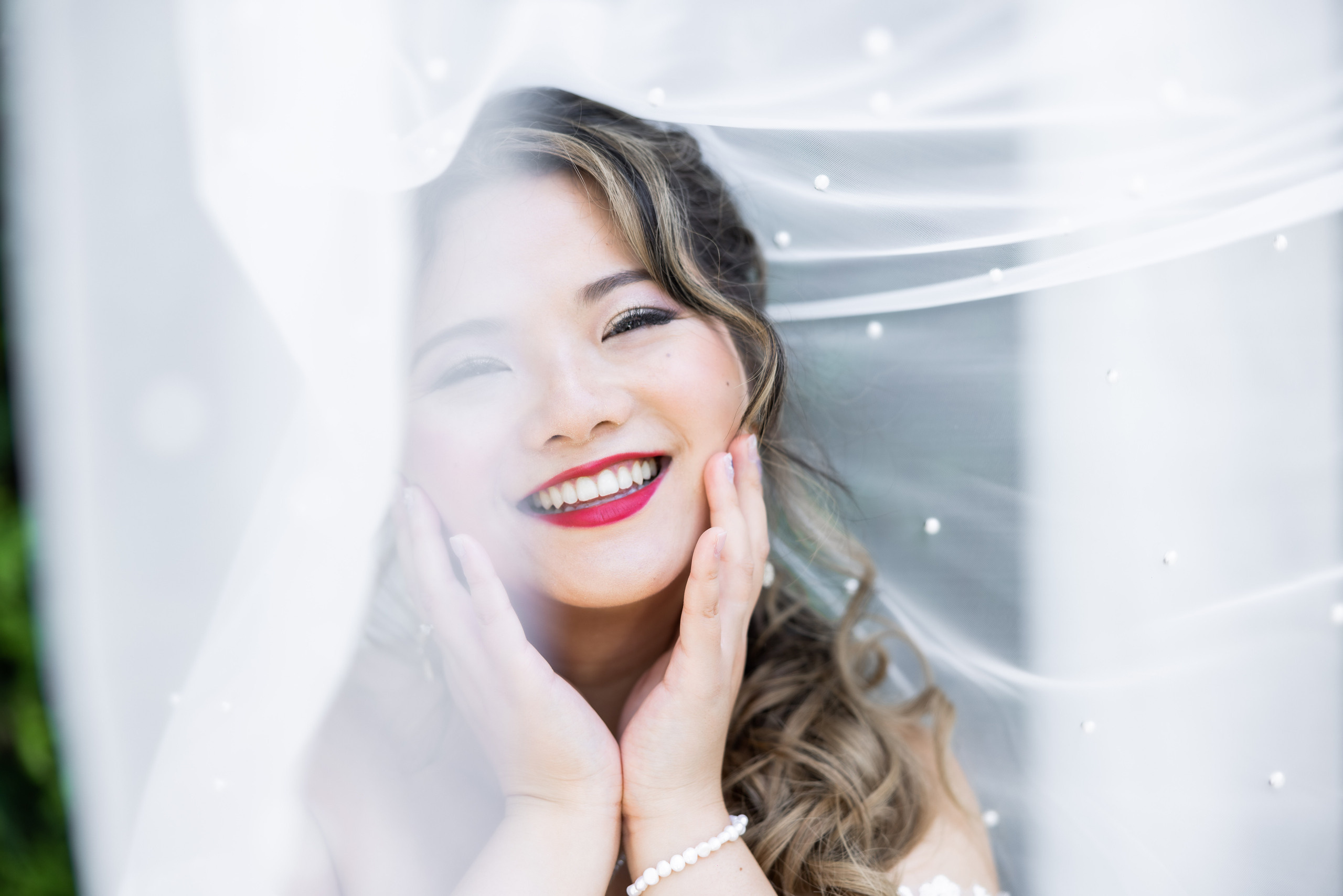 Karen and Edwin. Wedding and Event photography, Kisses + Veil