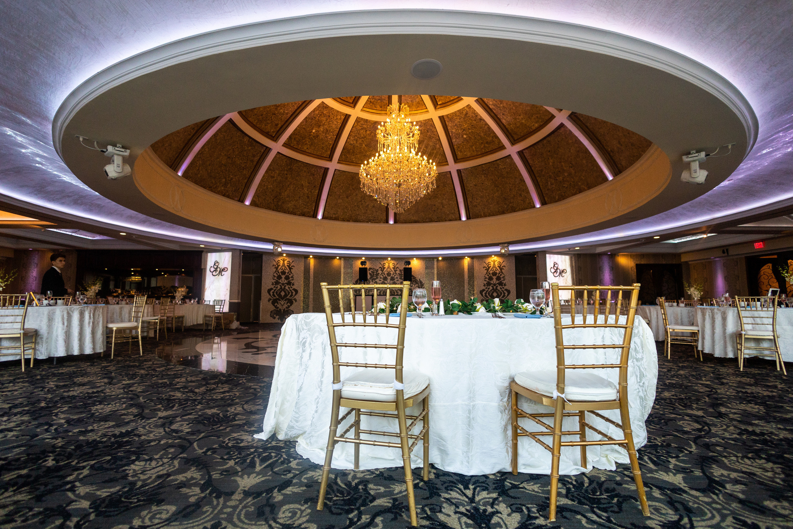 Karen and Edwin. Wedding and Event photography, Kisses + Veil