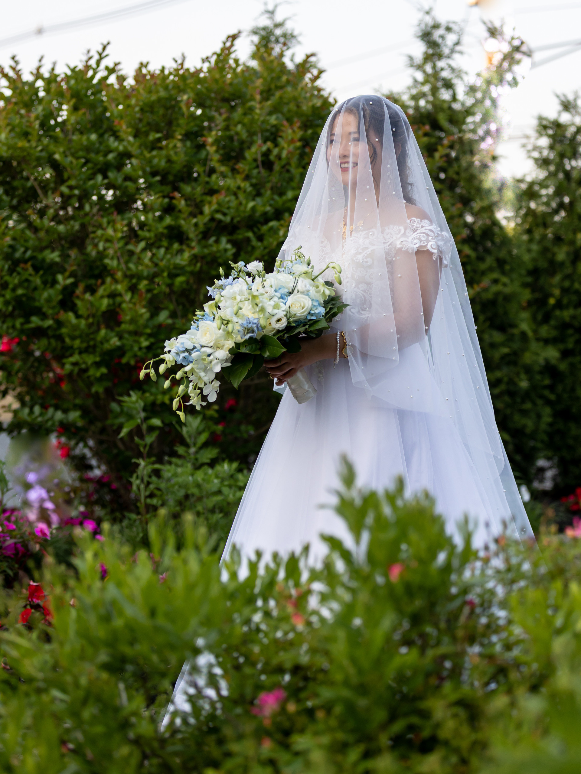 Karen and Edwin. Wedding and Event photography, Kisses + Veil