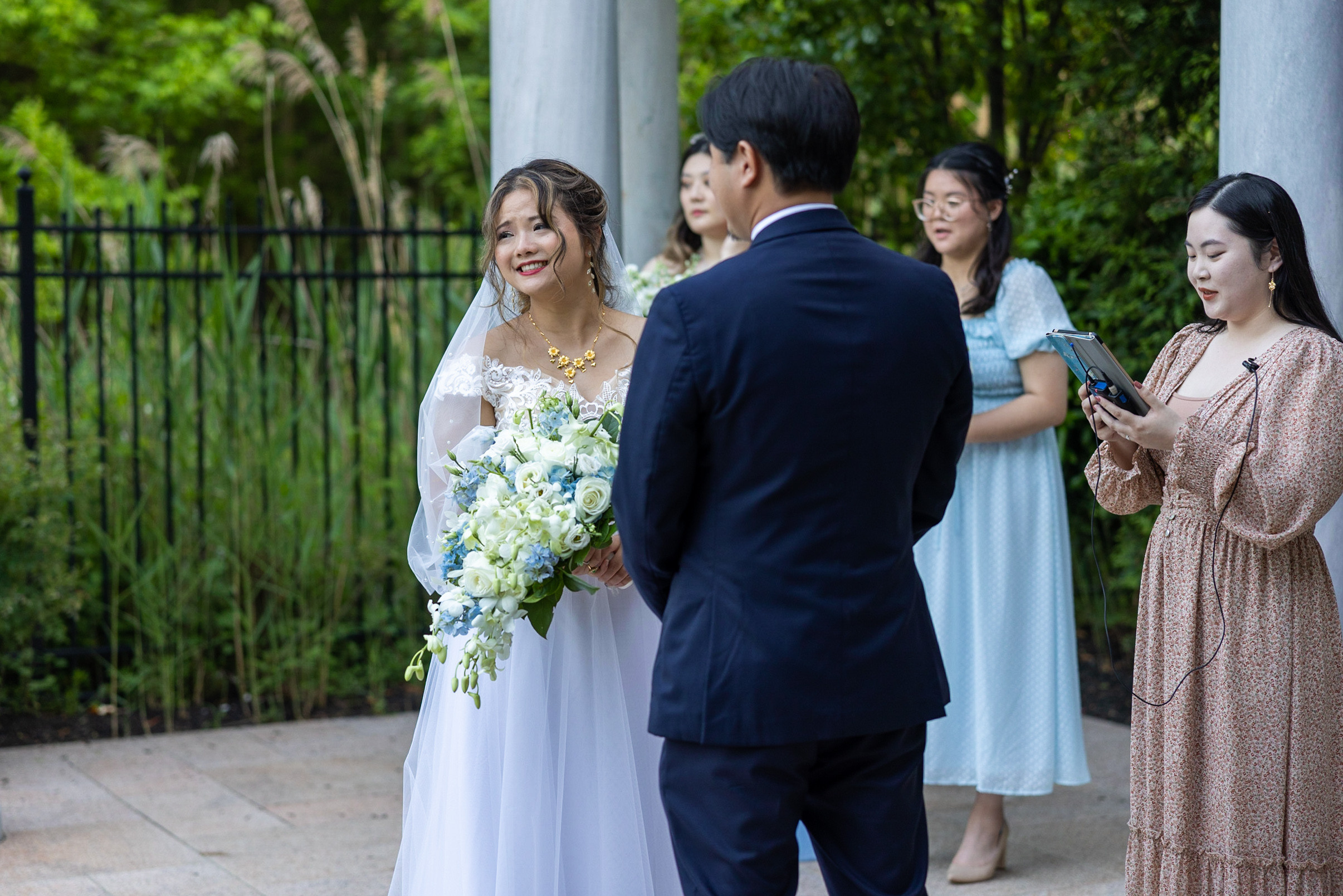 Karen and Edwin. Wedding and Event photography, Kisses + Veil