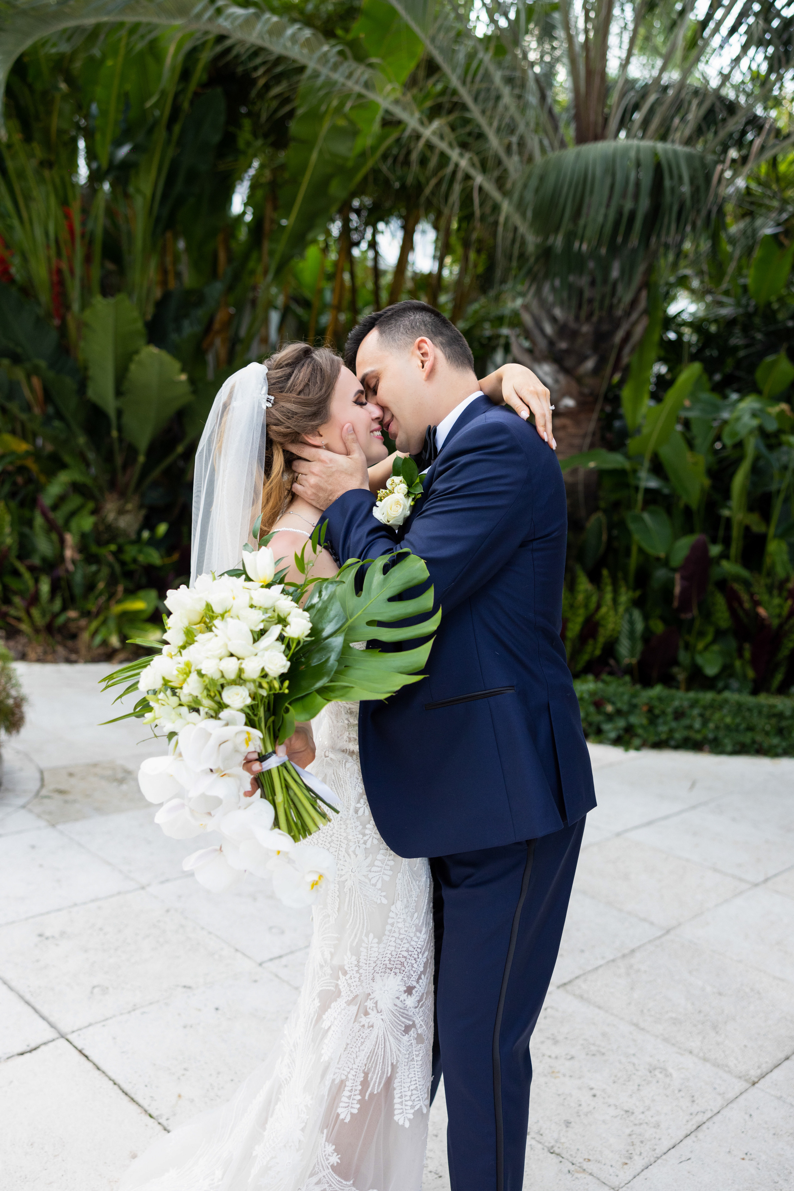 Wedding day: Elizabeth and Ruslan. Wedding and Event photography, Kisses + Veil