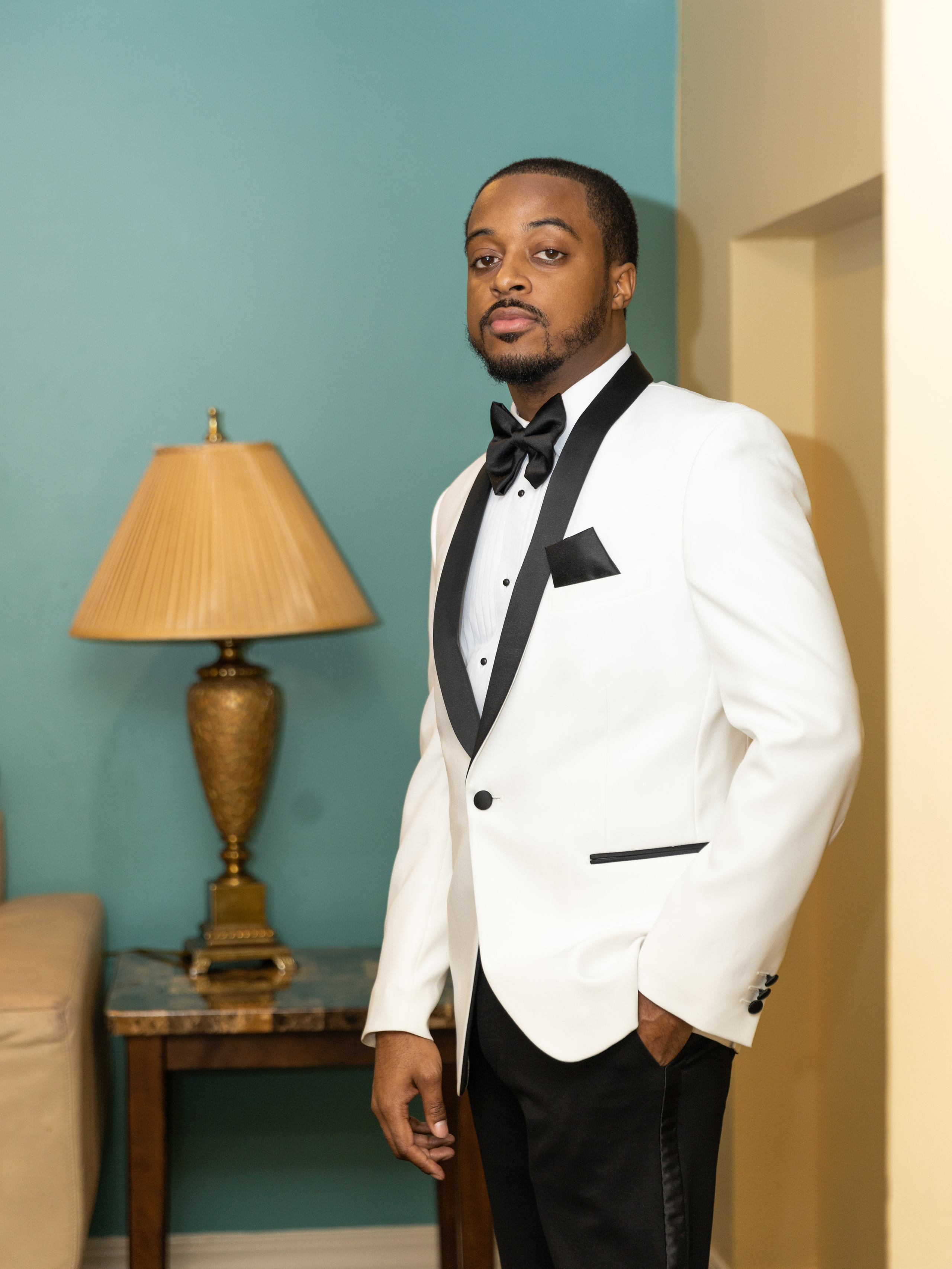 Mr. & Mrs. Burton. Wedding and Event photography, Kisses + Veil