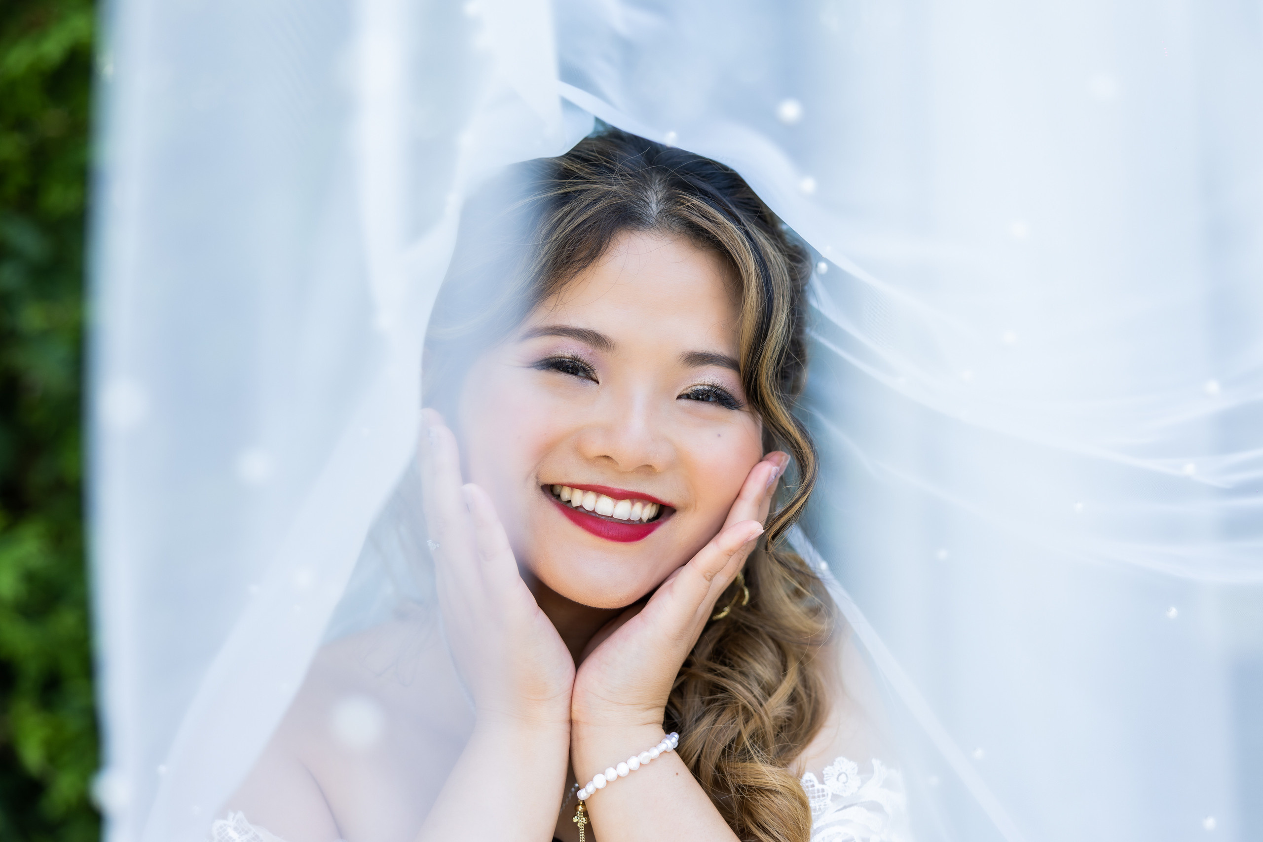 Karen and Edwin. Wedding and Event photography, Kisses + Veil