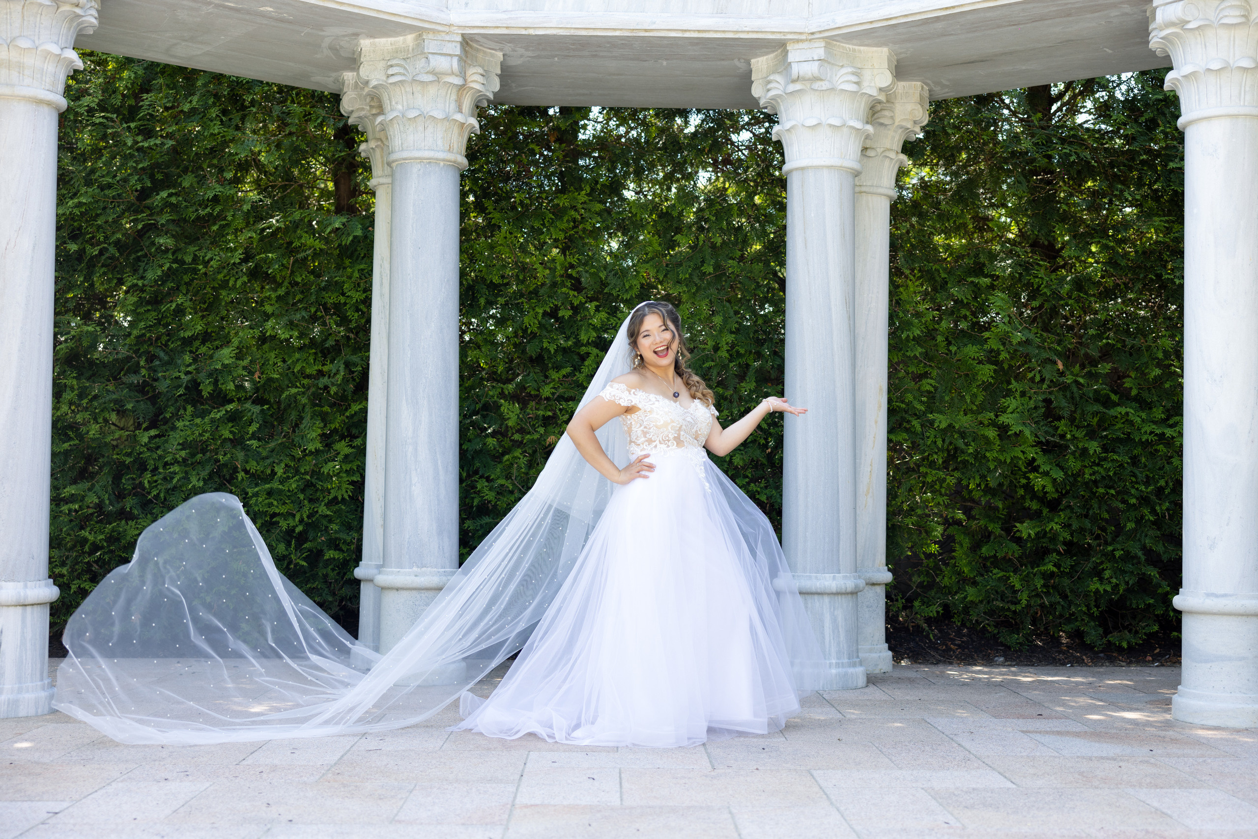 Karen and Edwin. Wedding and Event photography, Kisses + Veil