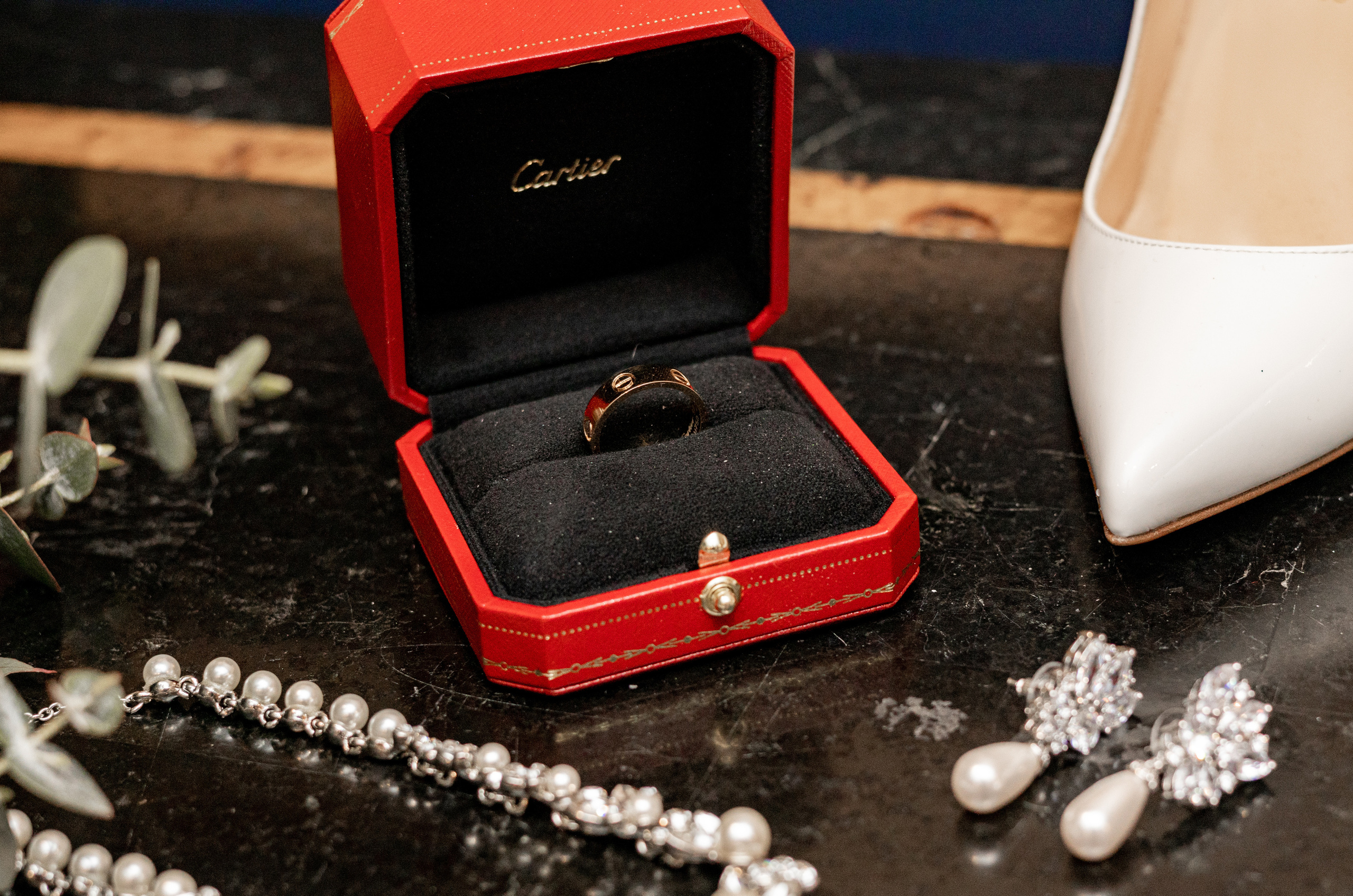 Mr. & Mrs. Burton. Wedding and Event photography, Kisses + Veil