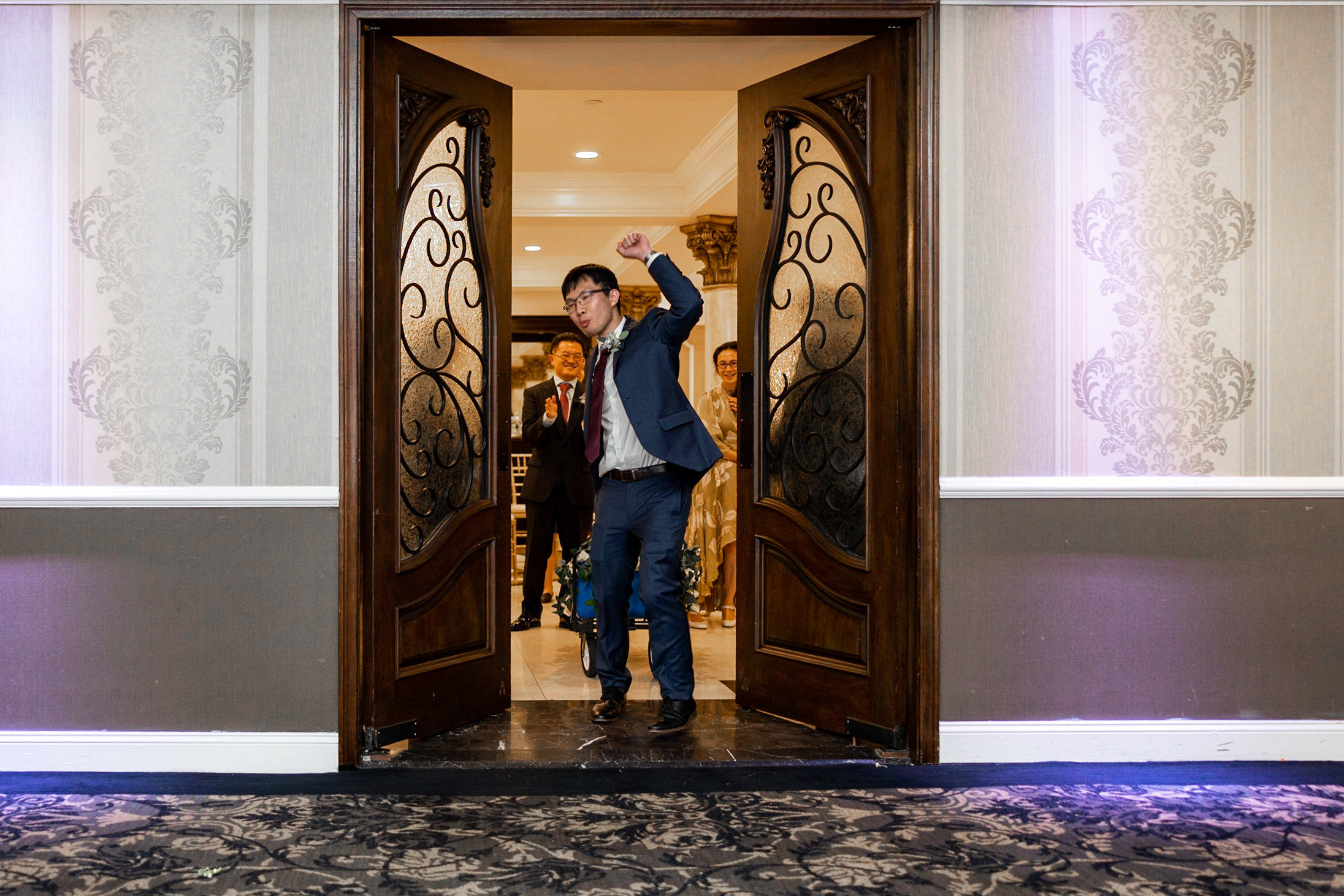 Karen and Edwin. Wedding and Event photography, Kisses + Veil