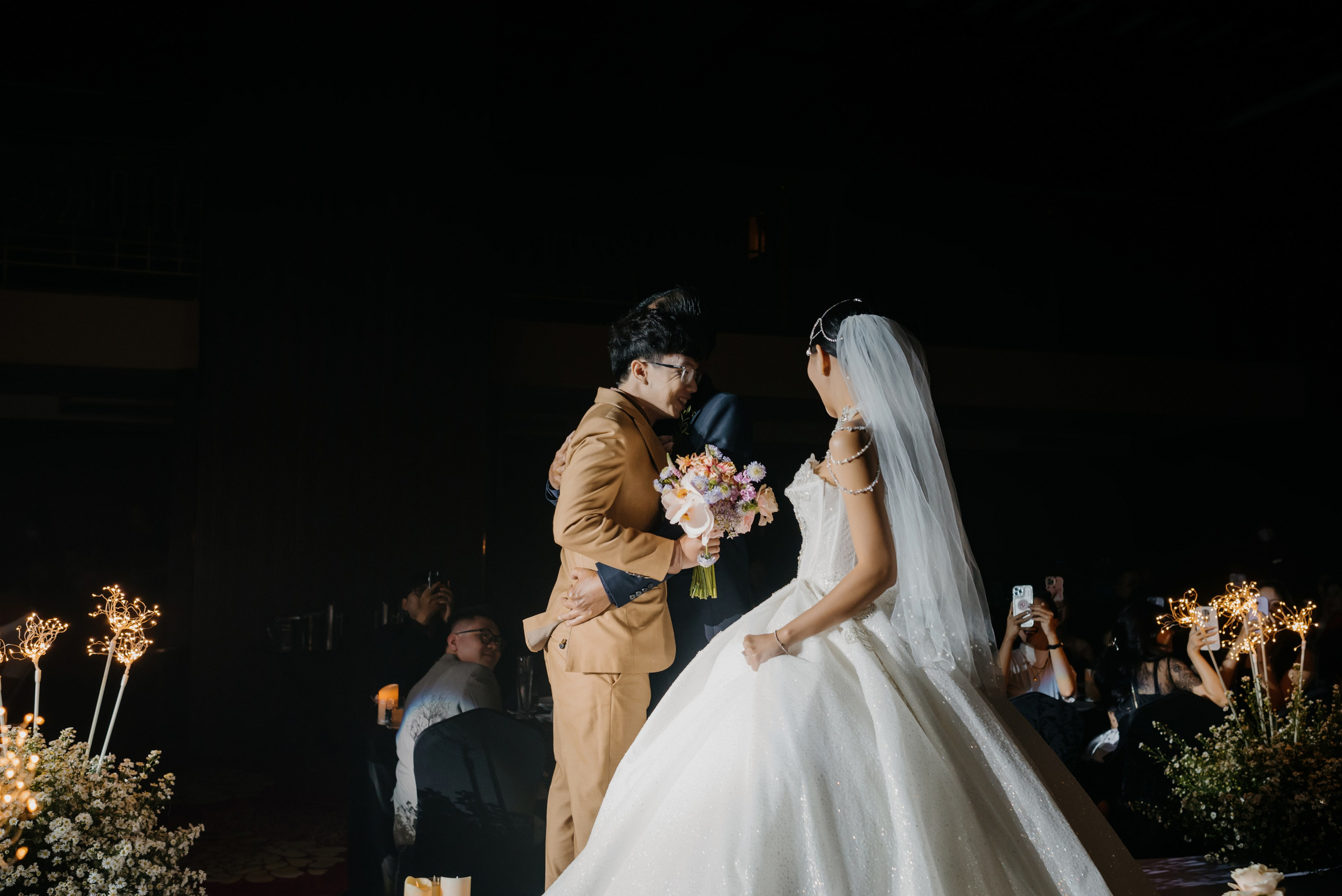 KHANG & QUYEN / Lavela Hotel. Saigon Wedding Present | Art Beyond Moments