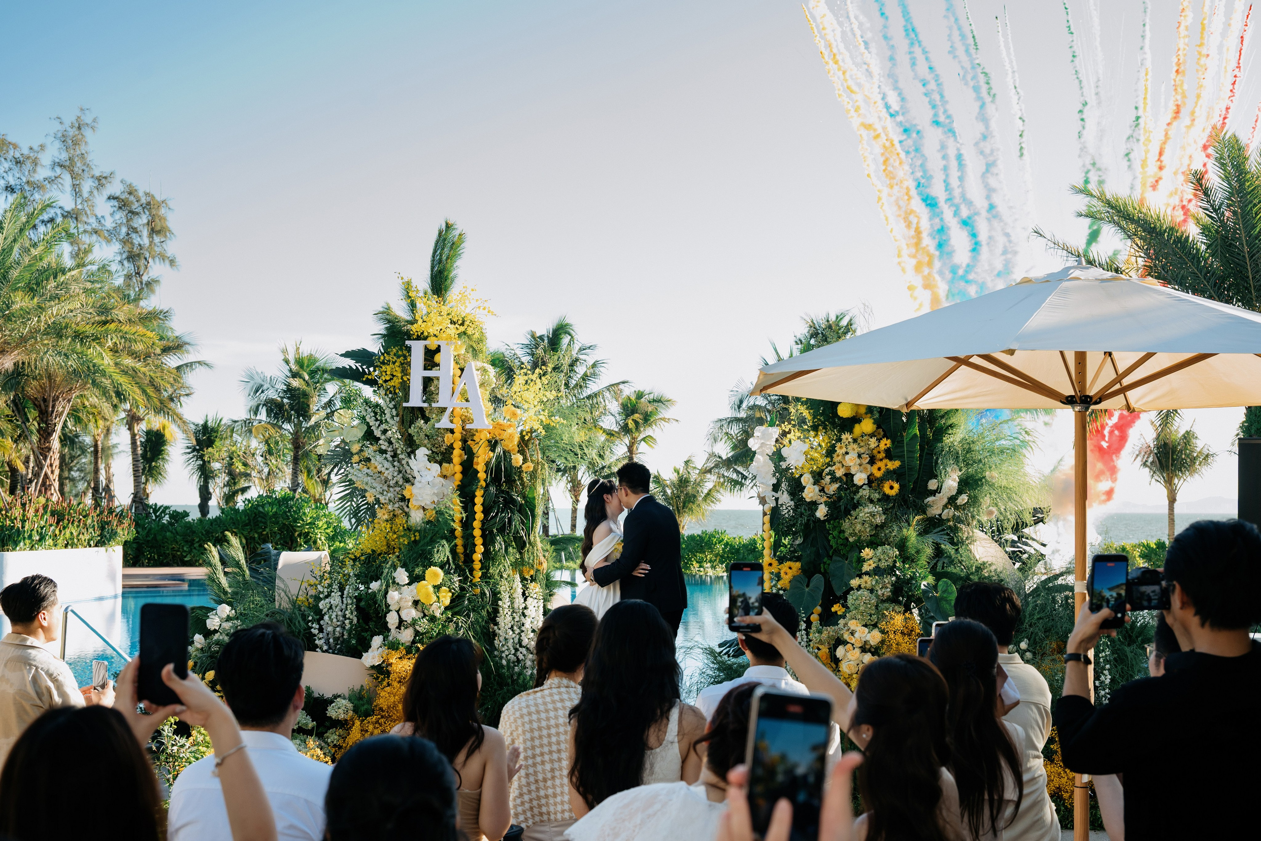 DUC HOANG & HUONG ANH / The Vows. Saigon Wedding Present | Art Beyond Moments