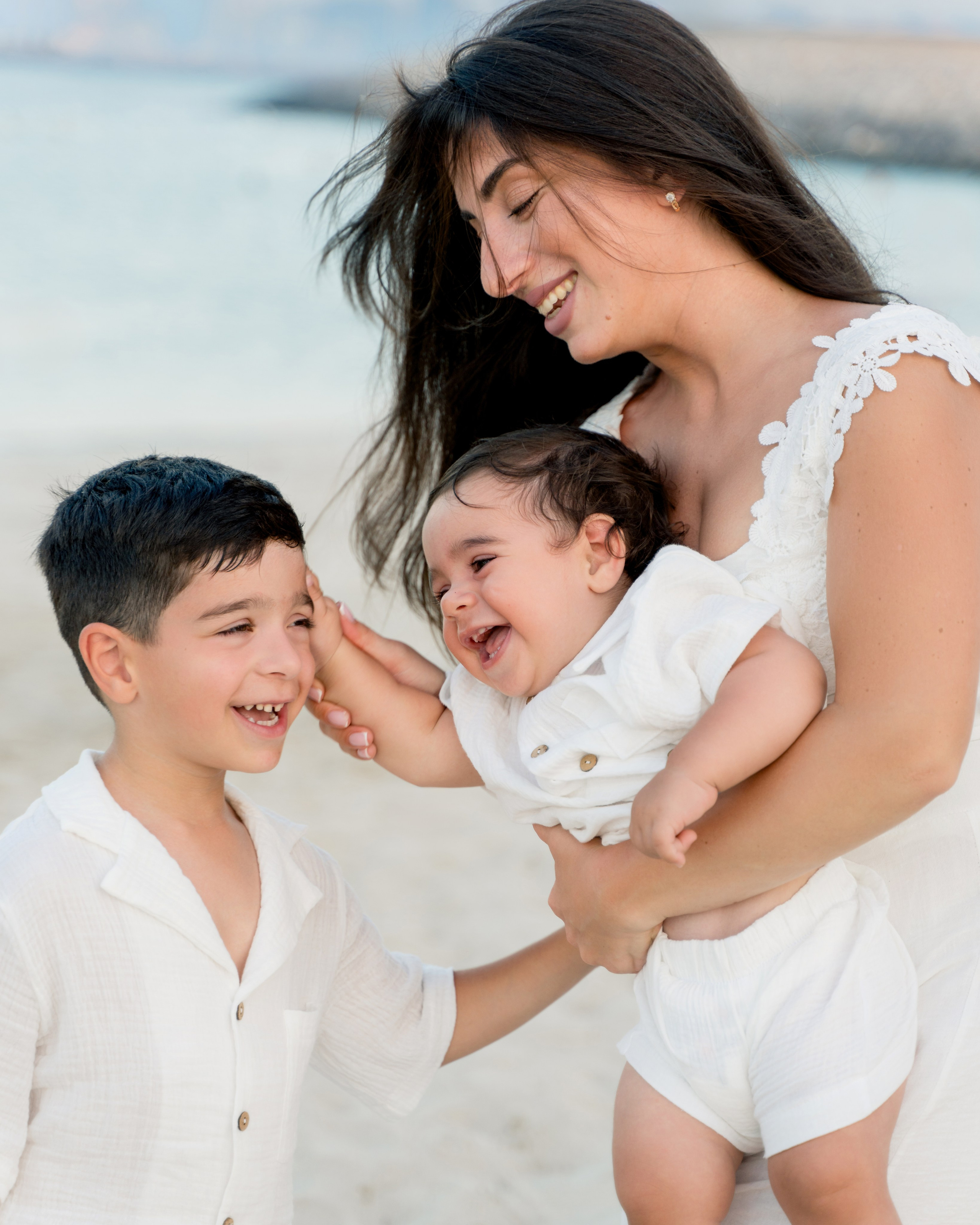 Семейная съемка на пляже. Фотограф в Абу Даби Марина